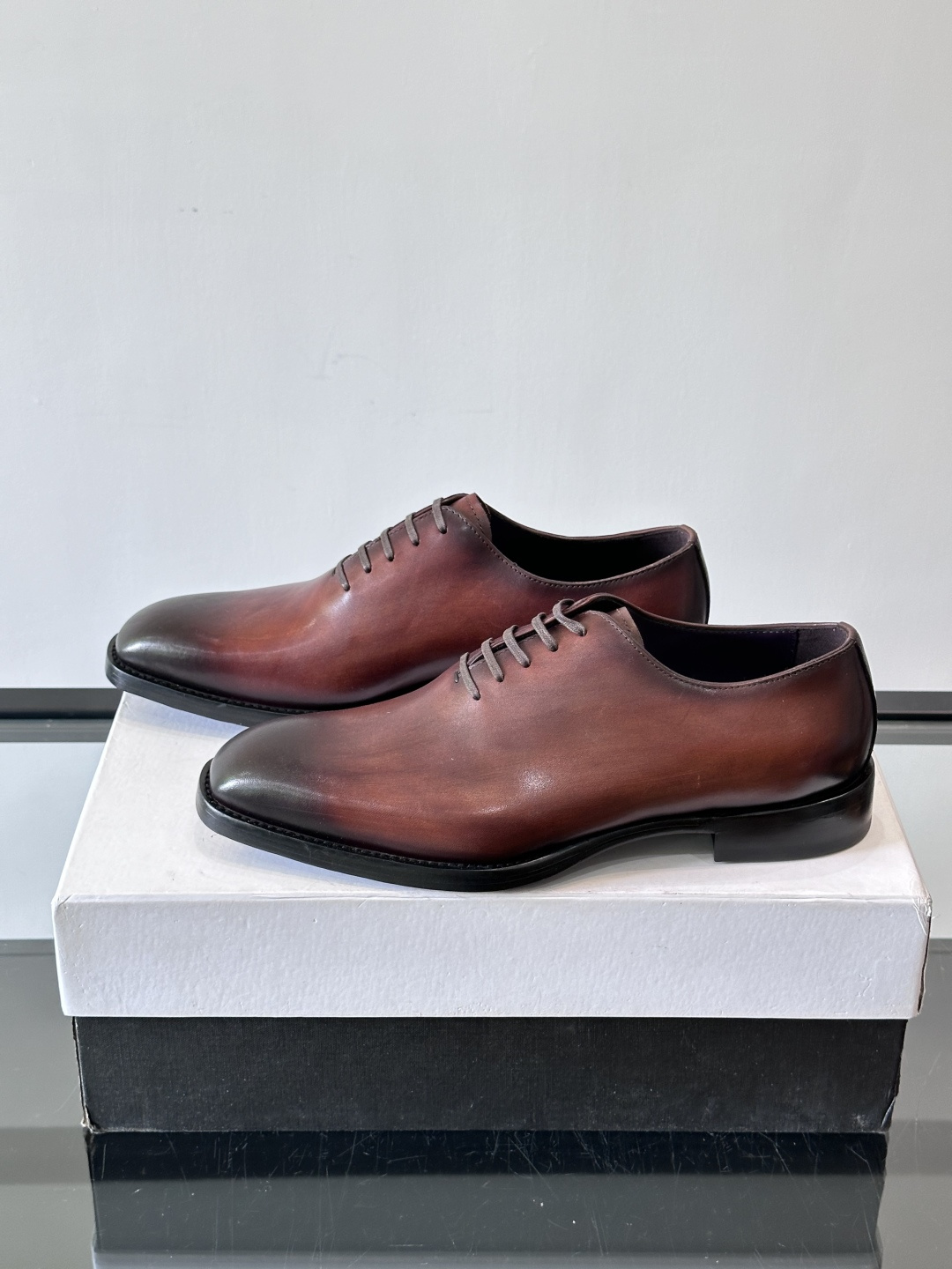Berluti 2025一片式牛津皮鞋精简通勤全素面一片式牛津鞋，视觉上简洁大气凸气场，给足双脚轻奢舒适