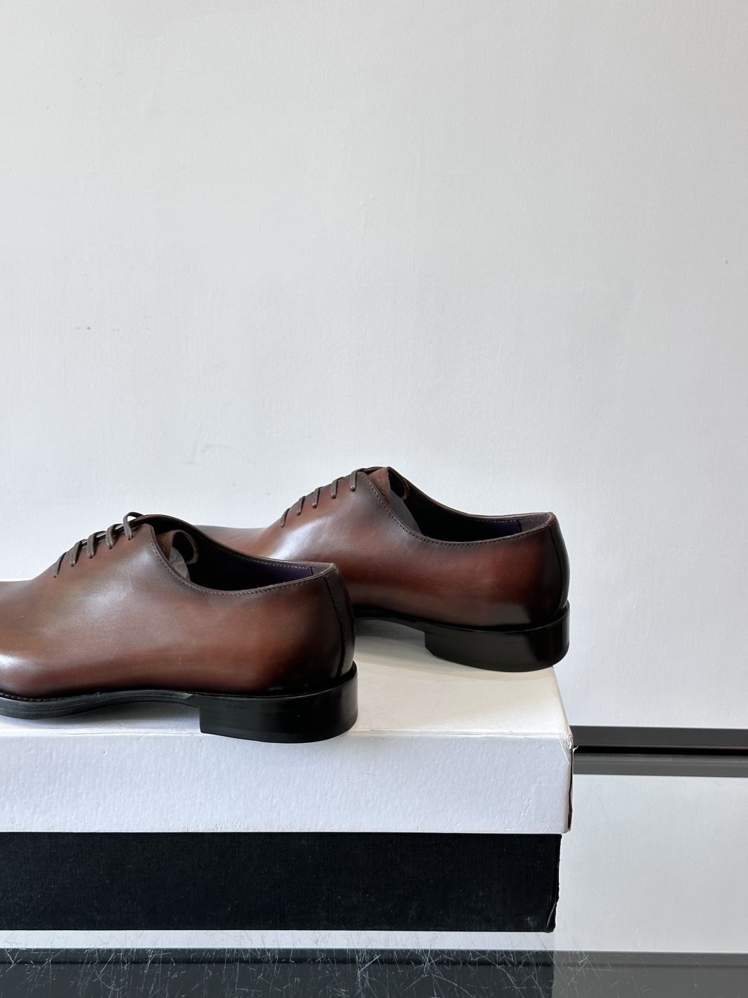 Berluti 2025一片式牛津皮鞋精简通勤全素面一片式牛津鞋，视觉上简洁大气凸气场，给足双脚轻奢舒适