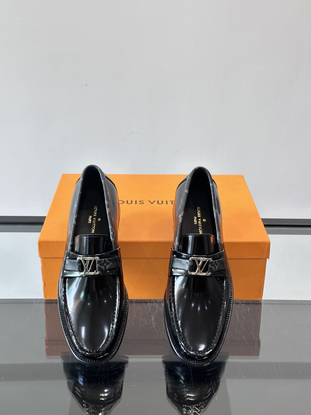 ◾️▫️L.v~高端男士正装休闲皮鞋，经典款，高端大气，进口牛皮打造，小牛皮透气内里，真皮大底，顶级品质