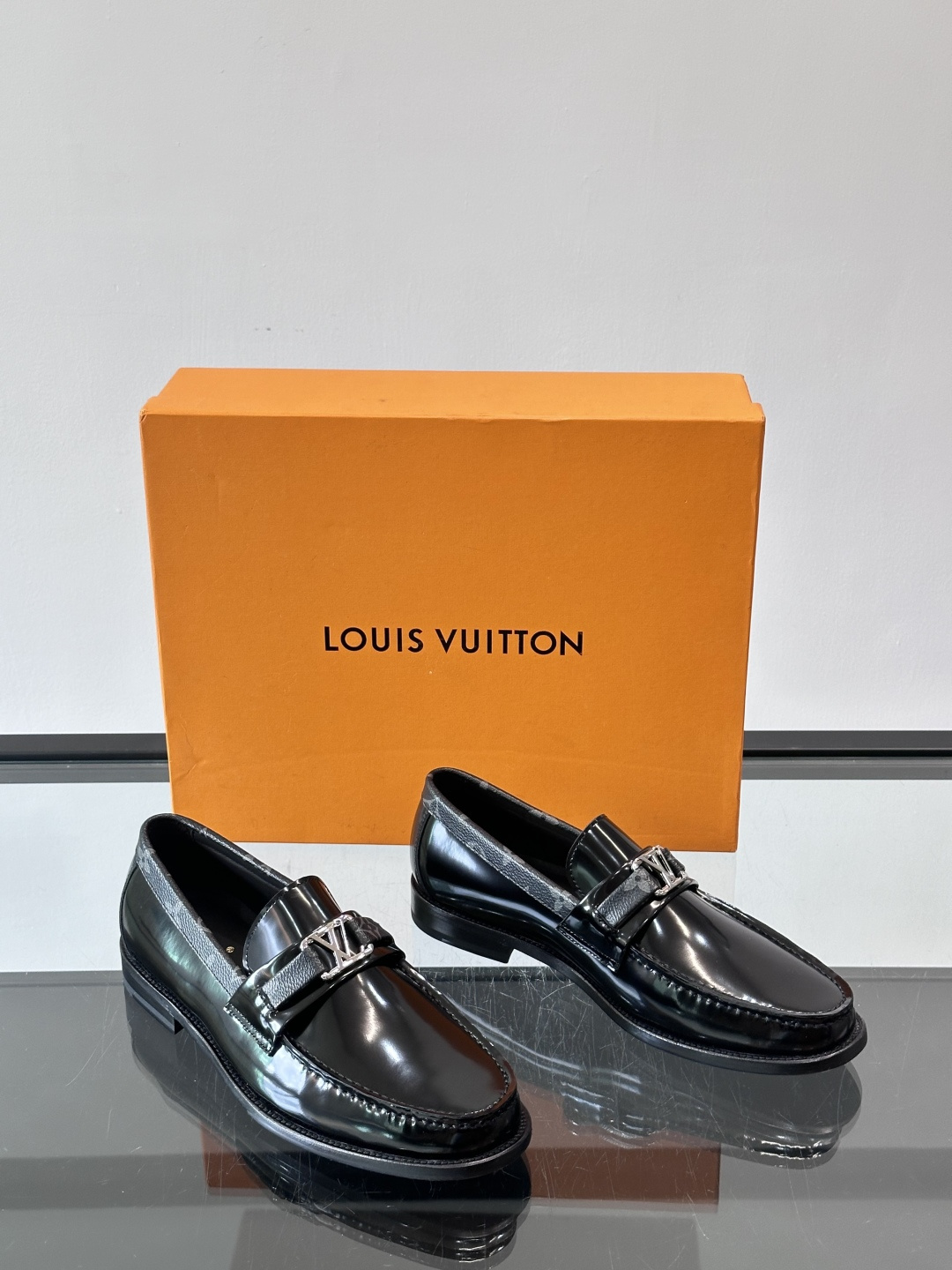 ◾️▫️L.v~高端男士正装休闲皮鞋，经典款，高端大气，进口牛皮打造，小牛皮透气内里，真皮大底，顶级品质