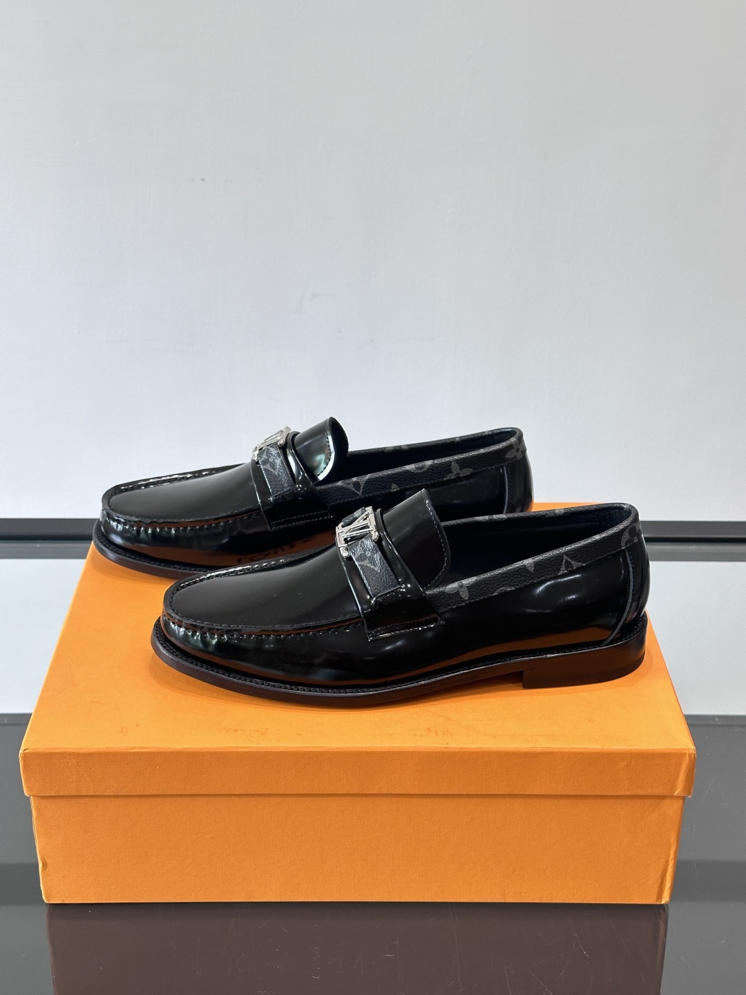 ◾️▫️L.v~高端男士正装休闲皮鞋，经典款，高端大气，进口牛皮打造，小牛皮透气内里，真皮大底，顶级品质