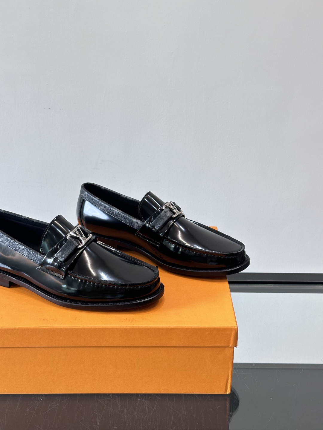 ◾️▫️L.v~高端男士正装休闲皮鞋，经典款，高端大气，进口牛皮打造，小牛皮透气内里，真皮大底，顶级品质