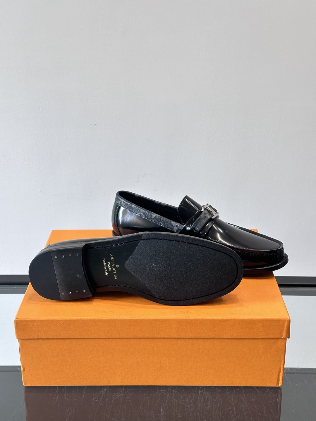 ◾️▫️L.v~高端男士正装休闲皮鞋，经典款，高端大气，进口牛皮打造，小牛皮透气内里，真皮大底，顶级品质