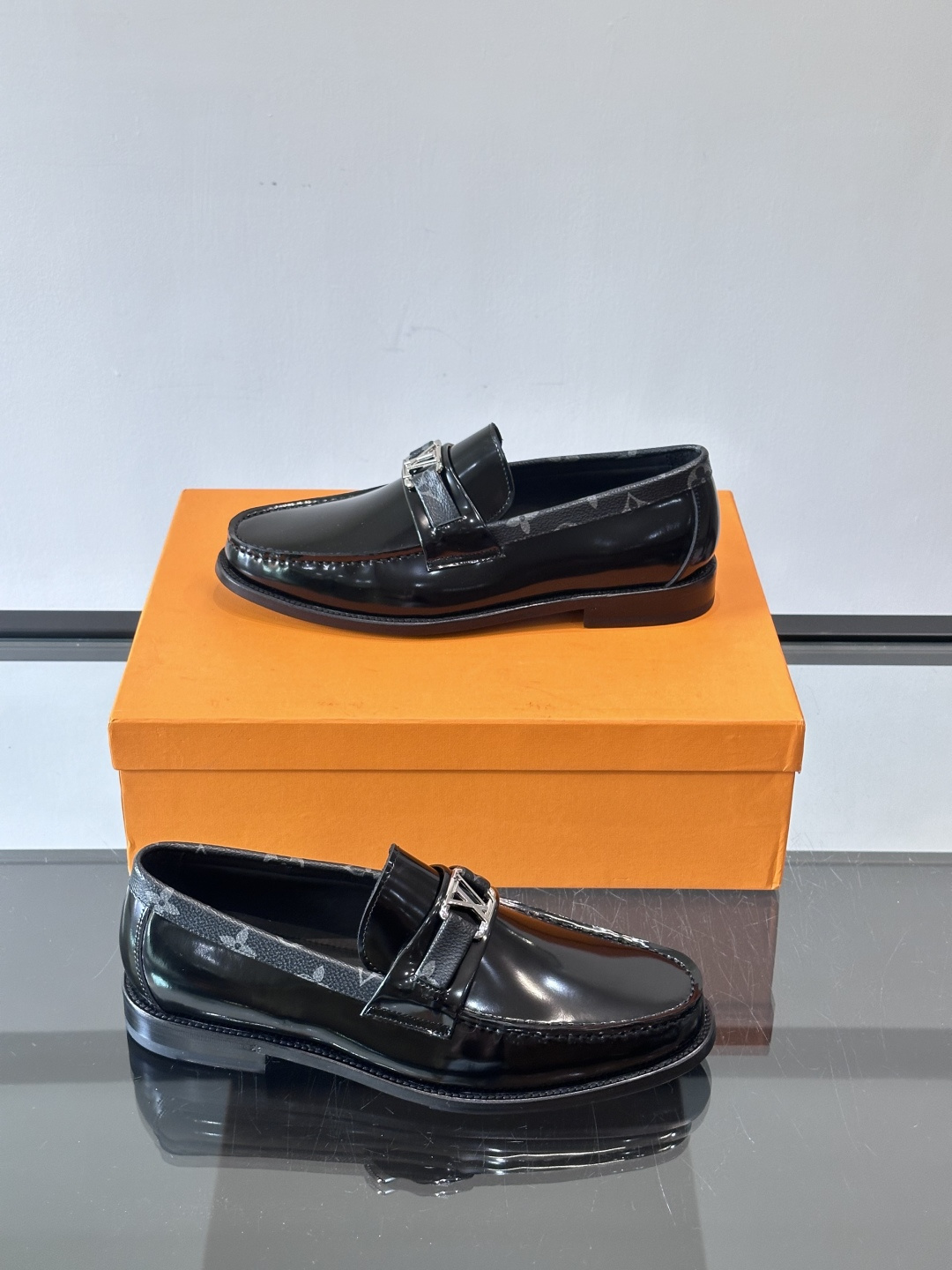 ◾️▫️L.v~高端男士正装休闲皮鞋，经典款，高端大气，进口牛皮打造，小牛皮透气内里，真皮大底，顶级品质