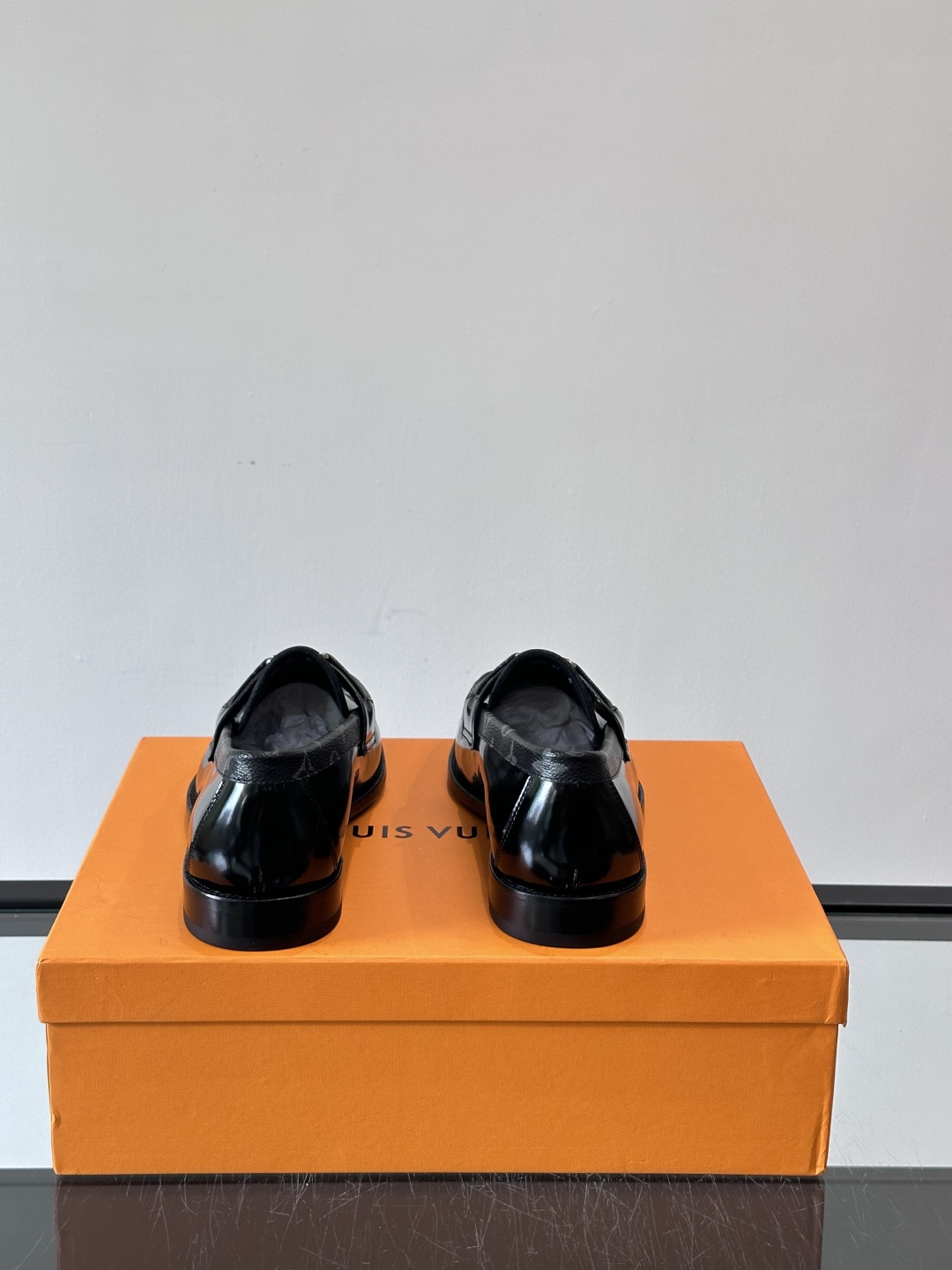 ◾️▫️L.v~高端男士正装休闲皮鞋，经典款，高端大气，进口牛皮打造，小牛皮透气内里，真皮大底，顶级品质