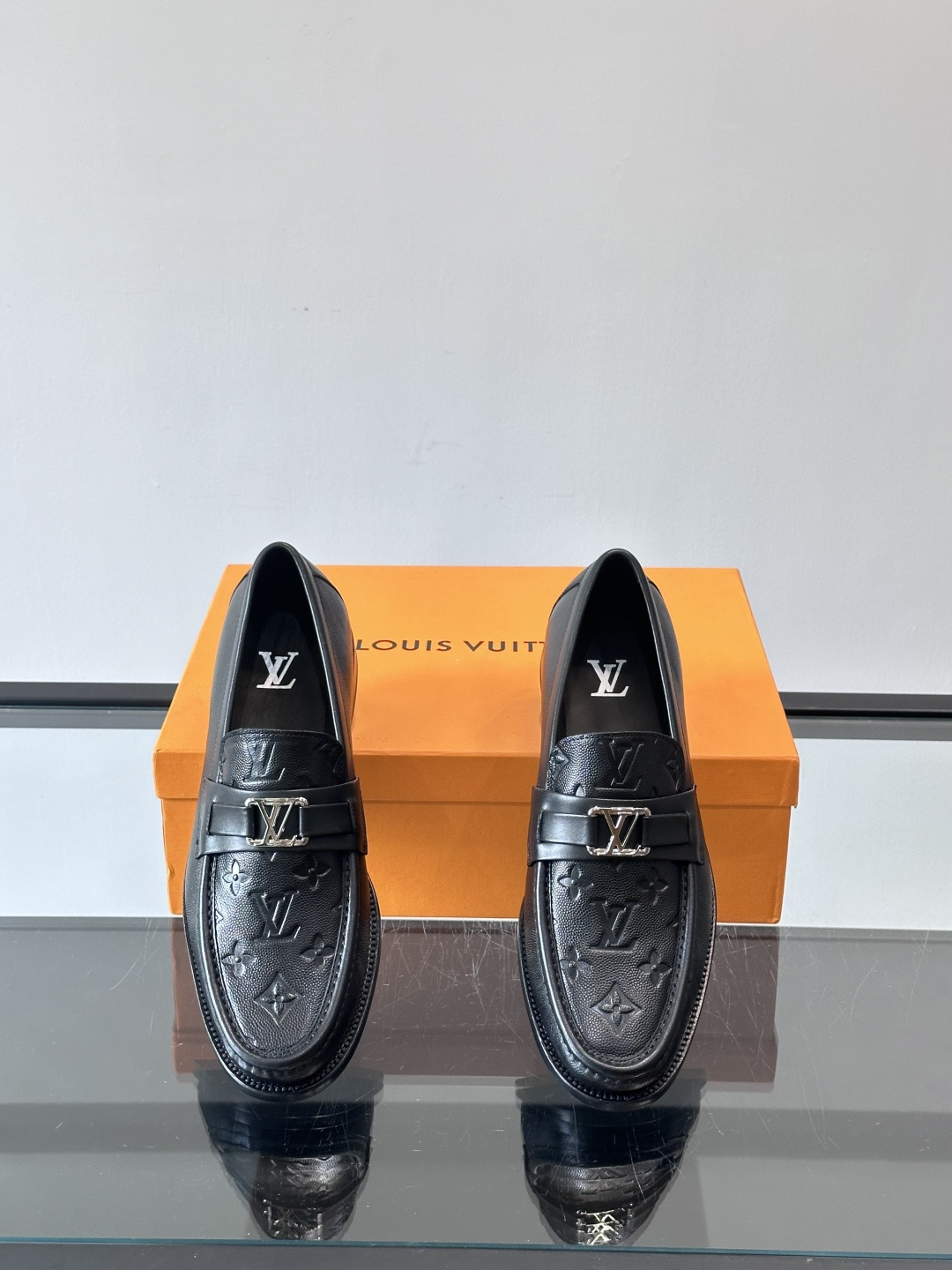 ◾️▫️L.v~高端男士正装休闲皮鞋，经典款，高端大气，进口牛皮打造，小牛皮透气内里，真皮大底，顶级品质