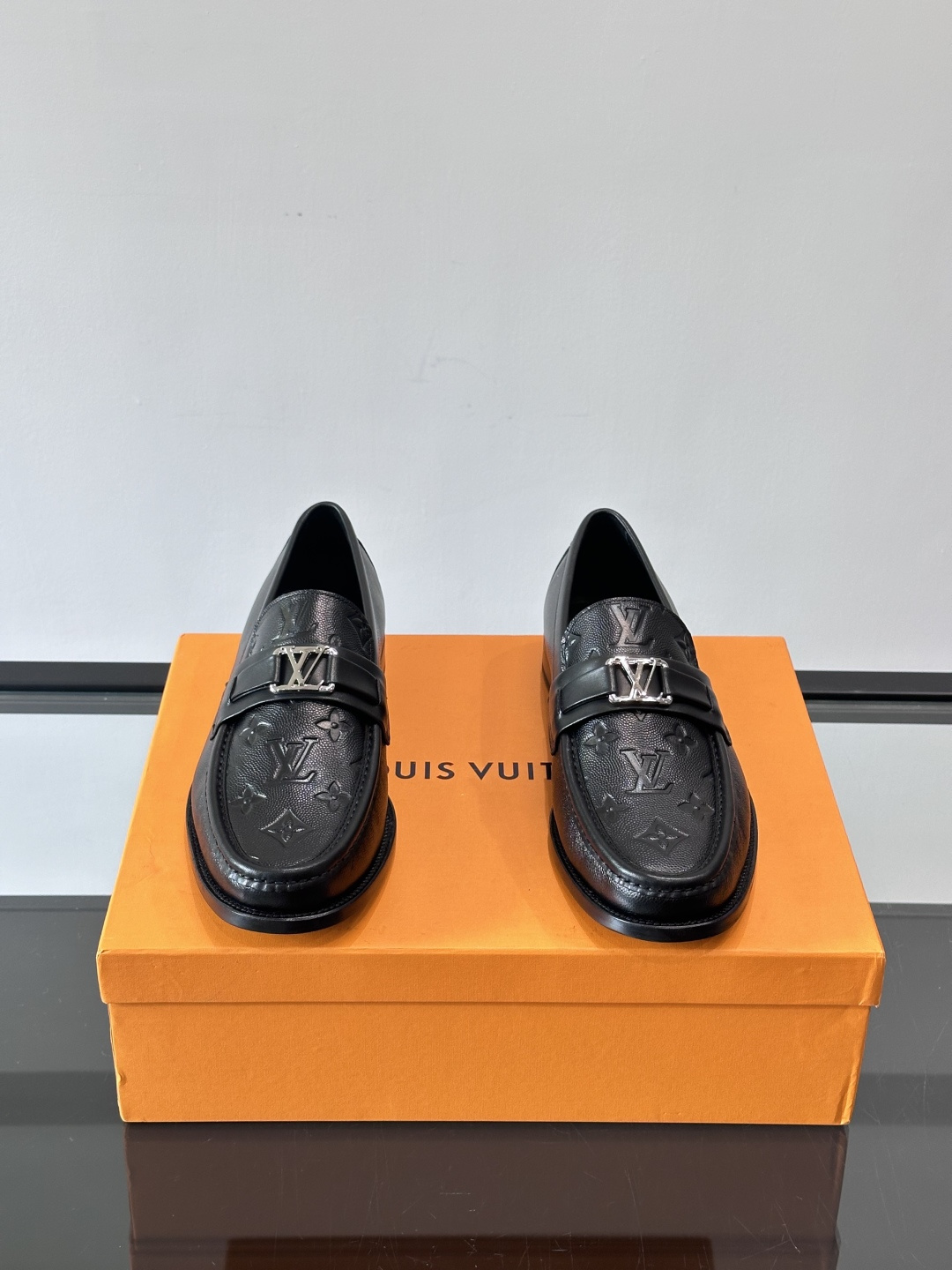 ◾️▫️L.v~高端男士正装休闲皮鞋，经典款，高端大气，进口牛皮打造，小牛皮透气内里，真皮大底，顶级品质