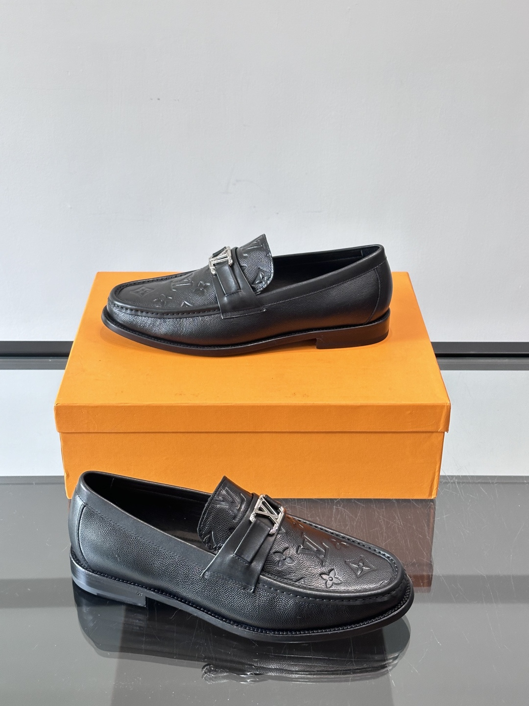 ◾️▫️L.v~高端男士正装休闲皮鞋，经典款，高端大气，进口牛皮打造，小牛皮透气内里，真皮大底，顶级品质