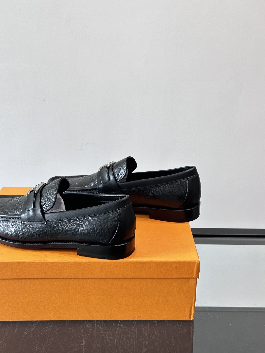 ◾️▫️L.v~高端男士正装休闲皮鞋，经典款，高端大气，进口牛皮打造，小牛皮透气内里，真皮大底，顶级品质