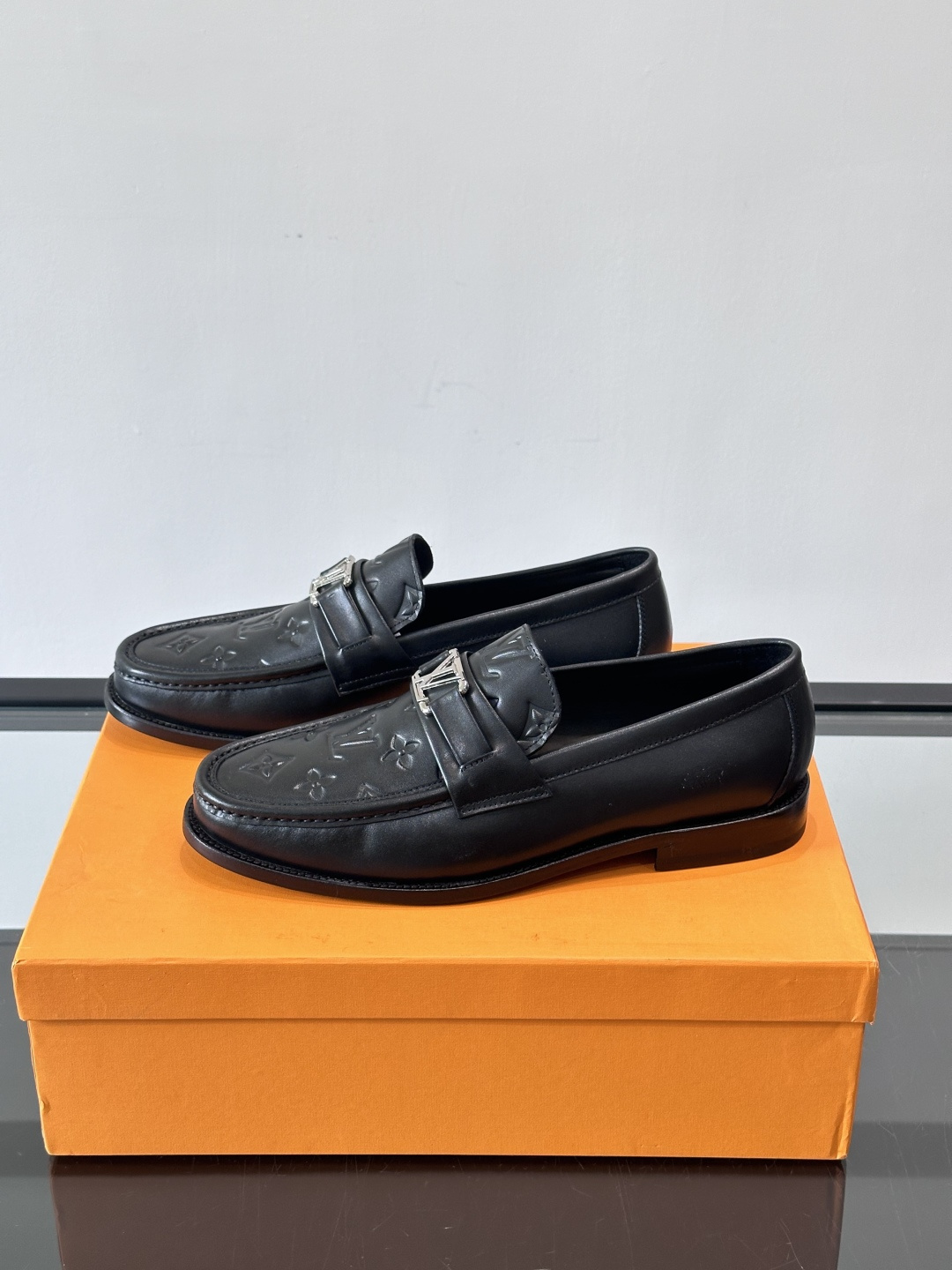 ◾️▫️L.v~高端男士正装休闲皮鞋，经典款，高端大气，进口牛皮打造，小牛皮透气内里，真皮大底，顶级品质