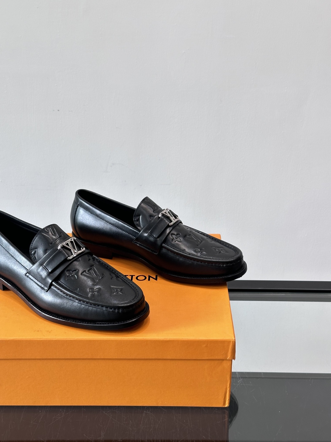 ◾️▫️L.v~高端男士正装休闲皮鞋，经典款，高端大气，进口牛皮打造，小牛皮透气内里，真皮大底，顶级品质