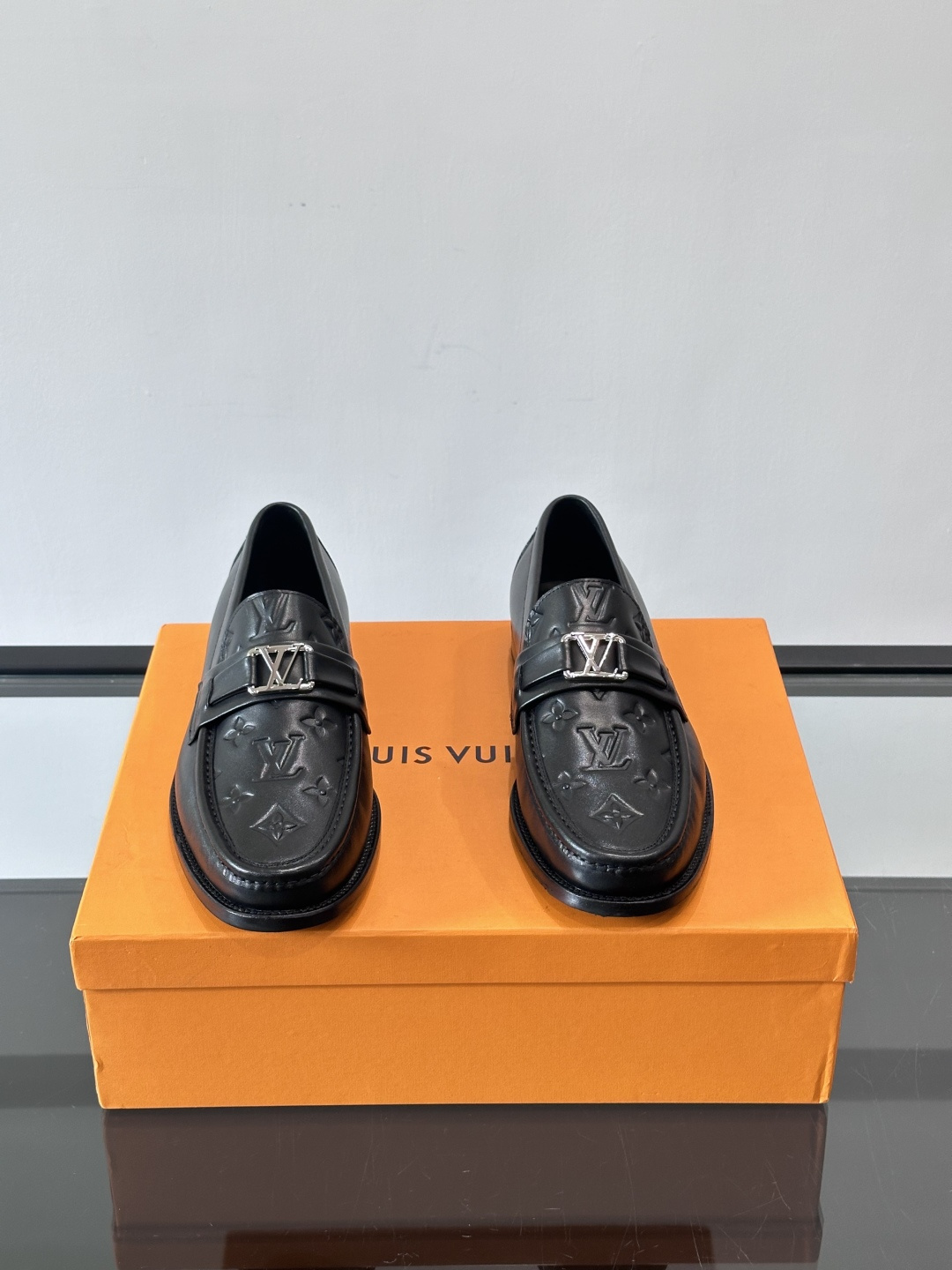 ◾️▫️L.v~高端男士正装休闲皮鞋，经典款，高端大气，进口牛皮打造，小牛皮透气内里，真皮大底，顶级品质