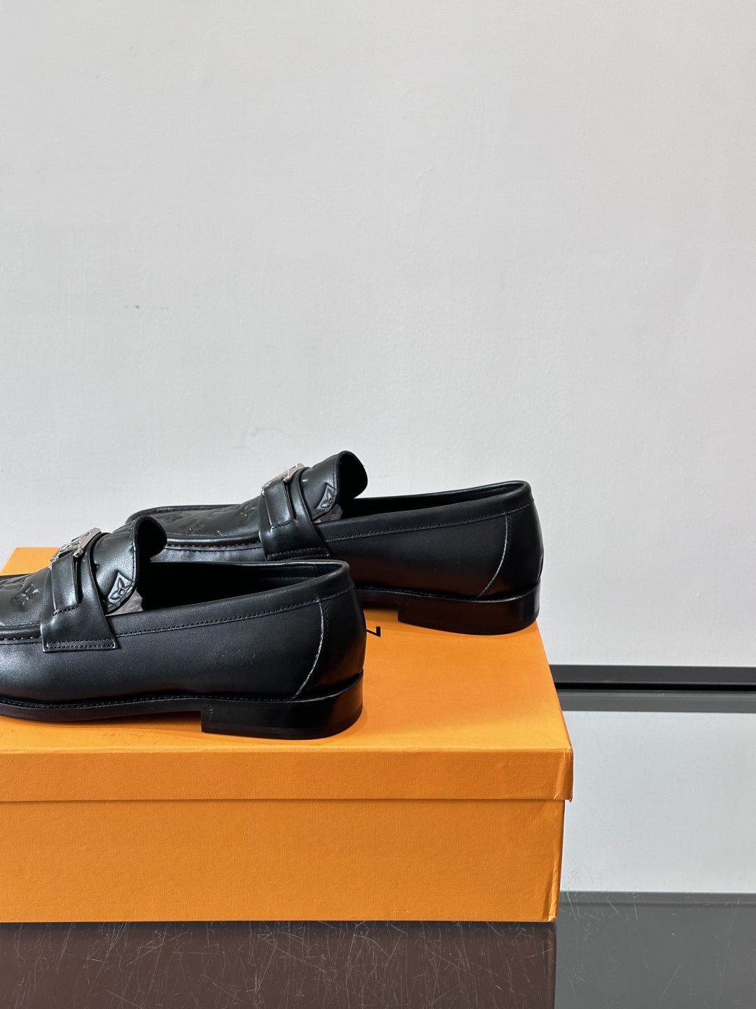 ◾️▫️L.v~高端男士正装休闲皮鞋，经典款，高端大气，进口牛皮打造，小牛皮透气内里，真皮大底，顶级品质