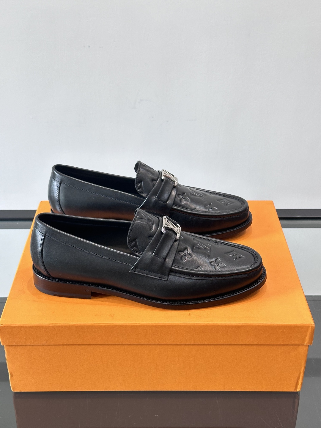 ◾️▫️L.v~高端男士正装休闲皮鞋，经典款，高端大气，进口牛皮打造，小牛皮透气内里，真皮大底，顶级品质