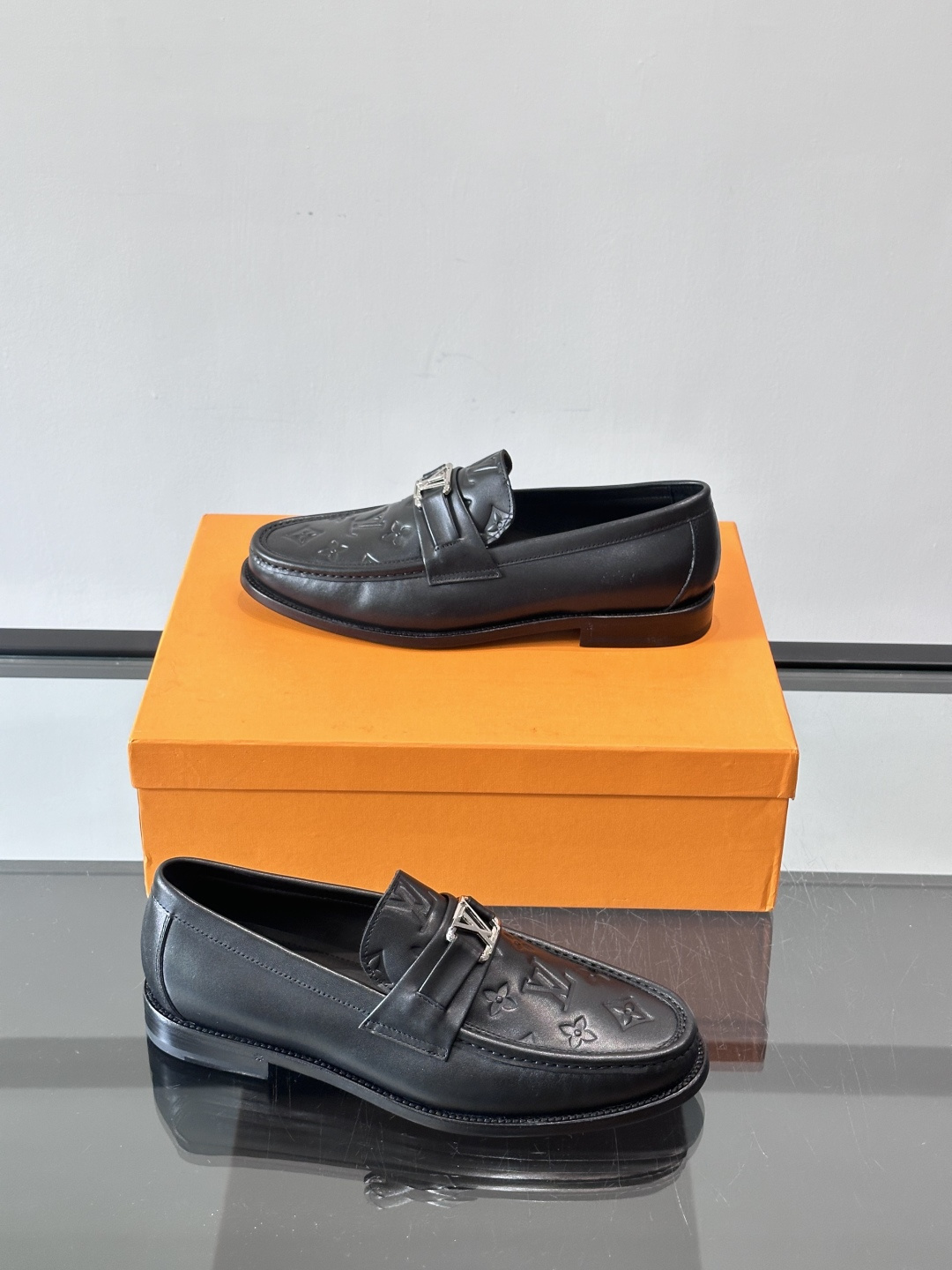 ◾️▫️L.v~高端男士正装休闲皮鞋，经典款，高端大气，进口牛皮打造，小牛皮透气内里，真皮大底，顶级品质