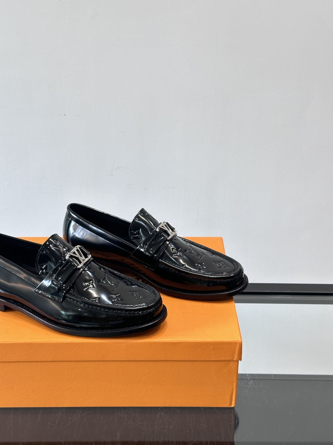 ◾️▫️L.v~高端男士正装休闲皮鞋，经典款，高端大气，进口牛皮打造，小牛皮透气内里，真皮大底，顶级品质