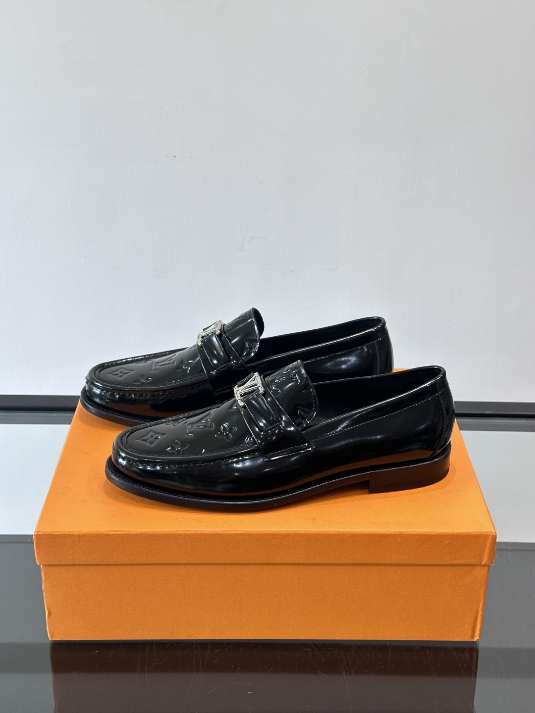 ◾️▫️L.v~高端男士正装休闲皮鞋，经典款，高端大气，进口牛皮打造，小牛皮透气内里，真皮大底，顶级品质