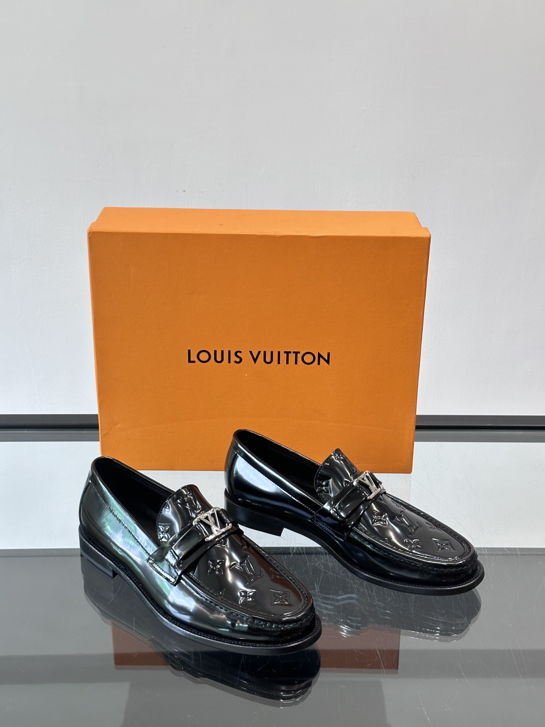 ◾️▫️L.v~高端男士正装休闲皮鞋，经典款，高端大气，进口牛皮打造，小牛皮透气内里，真皮大底，顶级品质