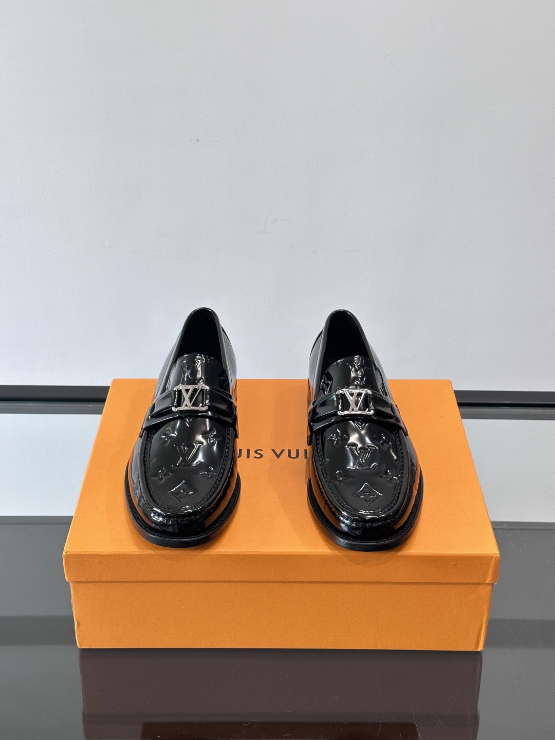 ◾️▫️L.v~高端男士正装休闲皮鞋，经典款，高端大气，进口牛皮打造，小牛皮透气内里，真皮大底，顶级品质