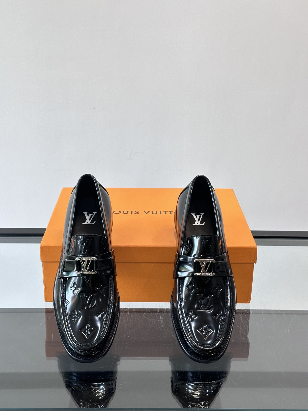 ◾️▫️L.v~高端男士正装休闲皮鞋，经典款，高端大气，进口牛皮打造，小牛皮透气内里，真皮大底，顶级品质