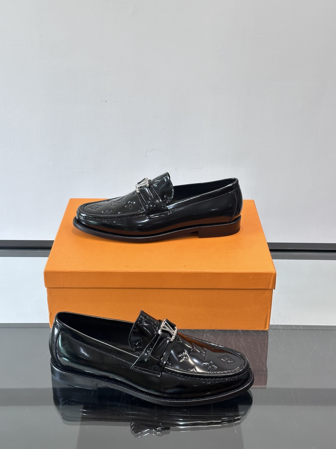 ◾️▫️L.v~高端男士正装休闲皮鞋，经典款，高端大气，进口牛皮打造，小牛皮透气内里，真皮大底，顶级品质