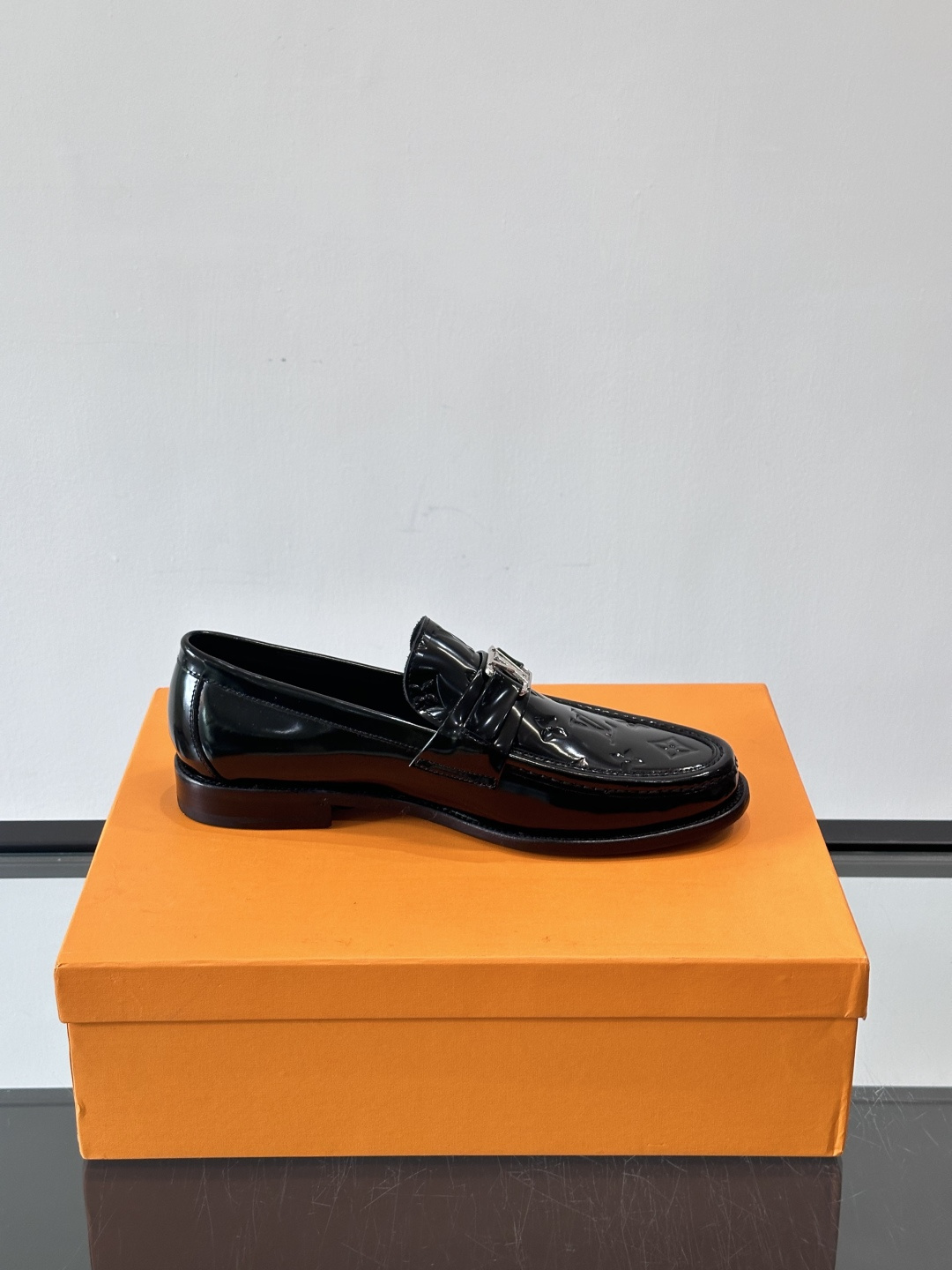 ◾️▫️L.v~高端男士正装休闲皮鞋，经典款，高端大气，进口牛皮打造，小牛皮透气内里，真皮大底，顶级品质