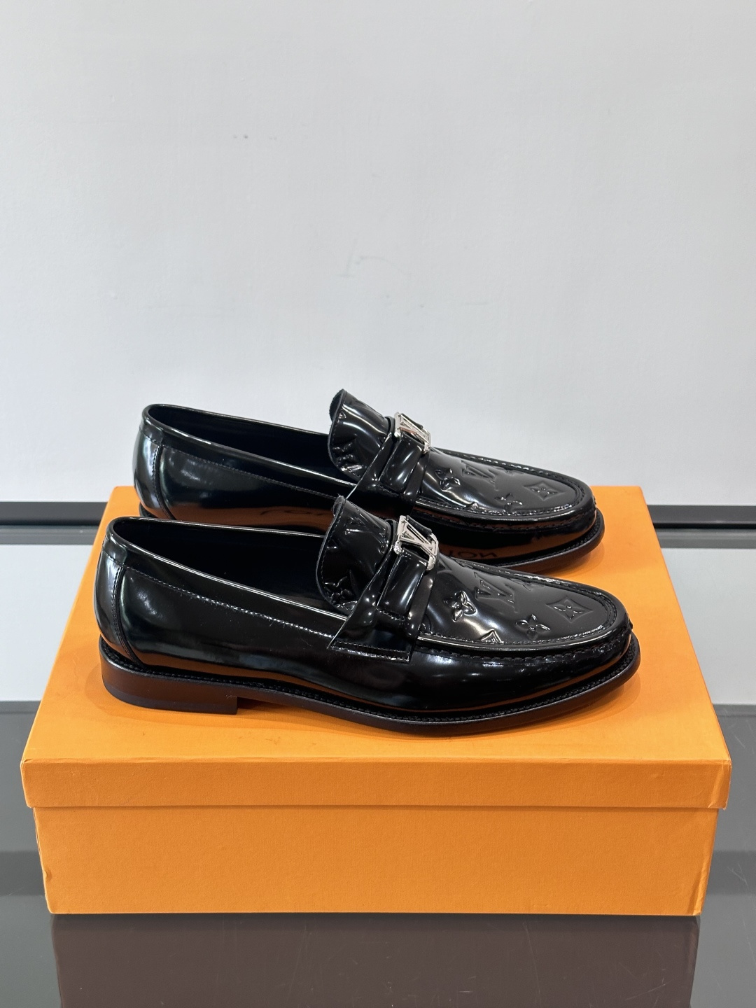 ◾️▫️L.v~高端男士正装休闲皮鞋，经典款，高端大气，进口牛皮打造，小牛皮透气内里，真皮大底，顶级品质