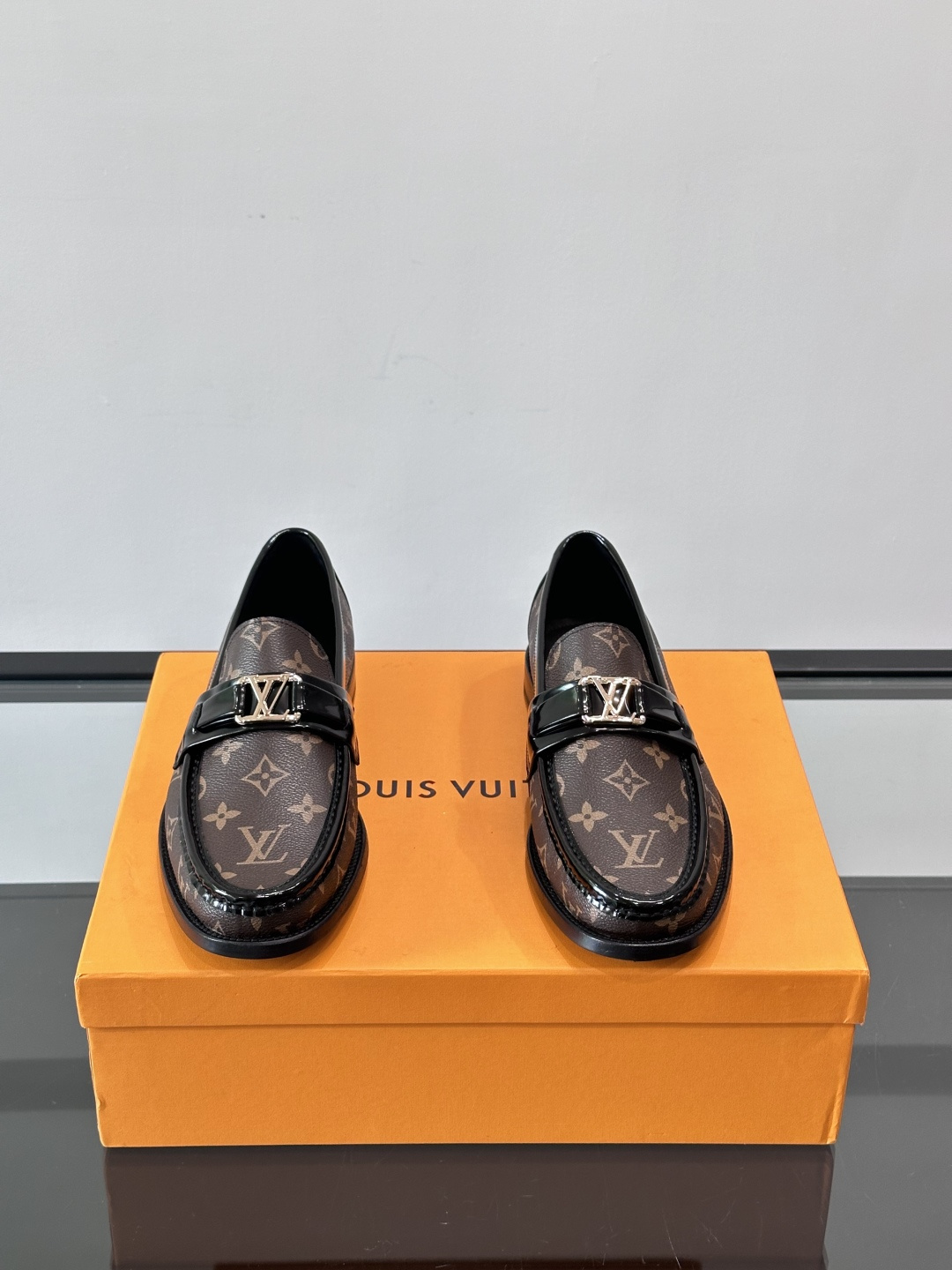 ◾️▫️L.v~高端男士正装休闲皮鞋，经典款，高端大气，进口牛皮打造，小牛皮透气内里，真皮大底，顶级品质