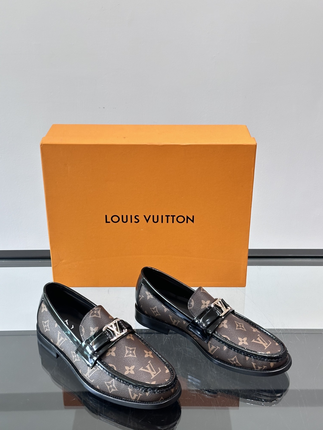 ◾️▫️L.v~高端男士正装休闲皮鞋，经典款，高端大气，进口牛皮打造，小牛皮透气内里，真皮大底，顶级品质