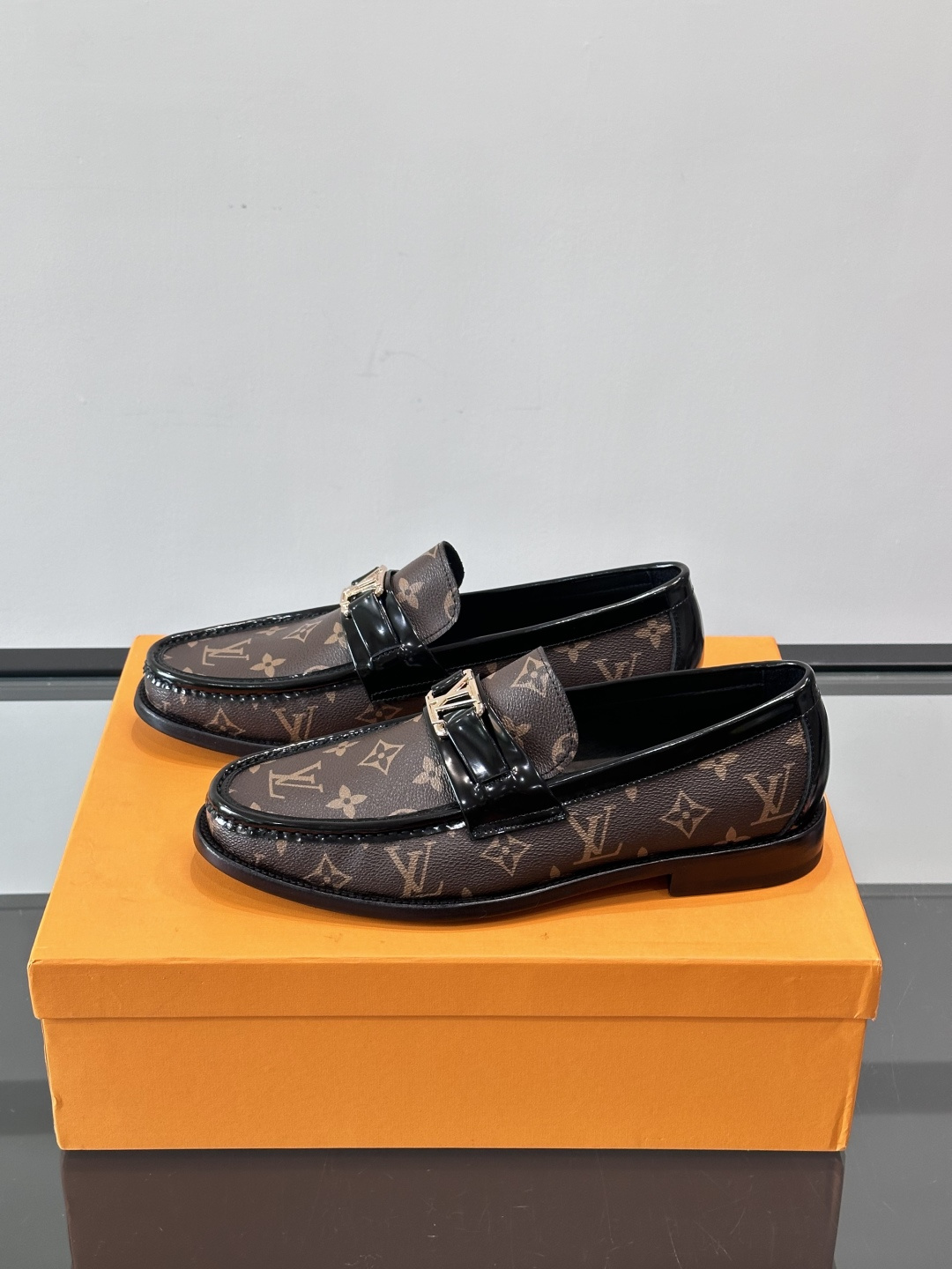 ◾️▫️L.v~高端男士正装休闲皮鞋，经典款，高端大气，进口牛皮打造，小牛皮透气内里，真皮大底，顶级品质