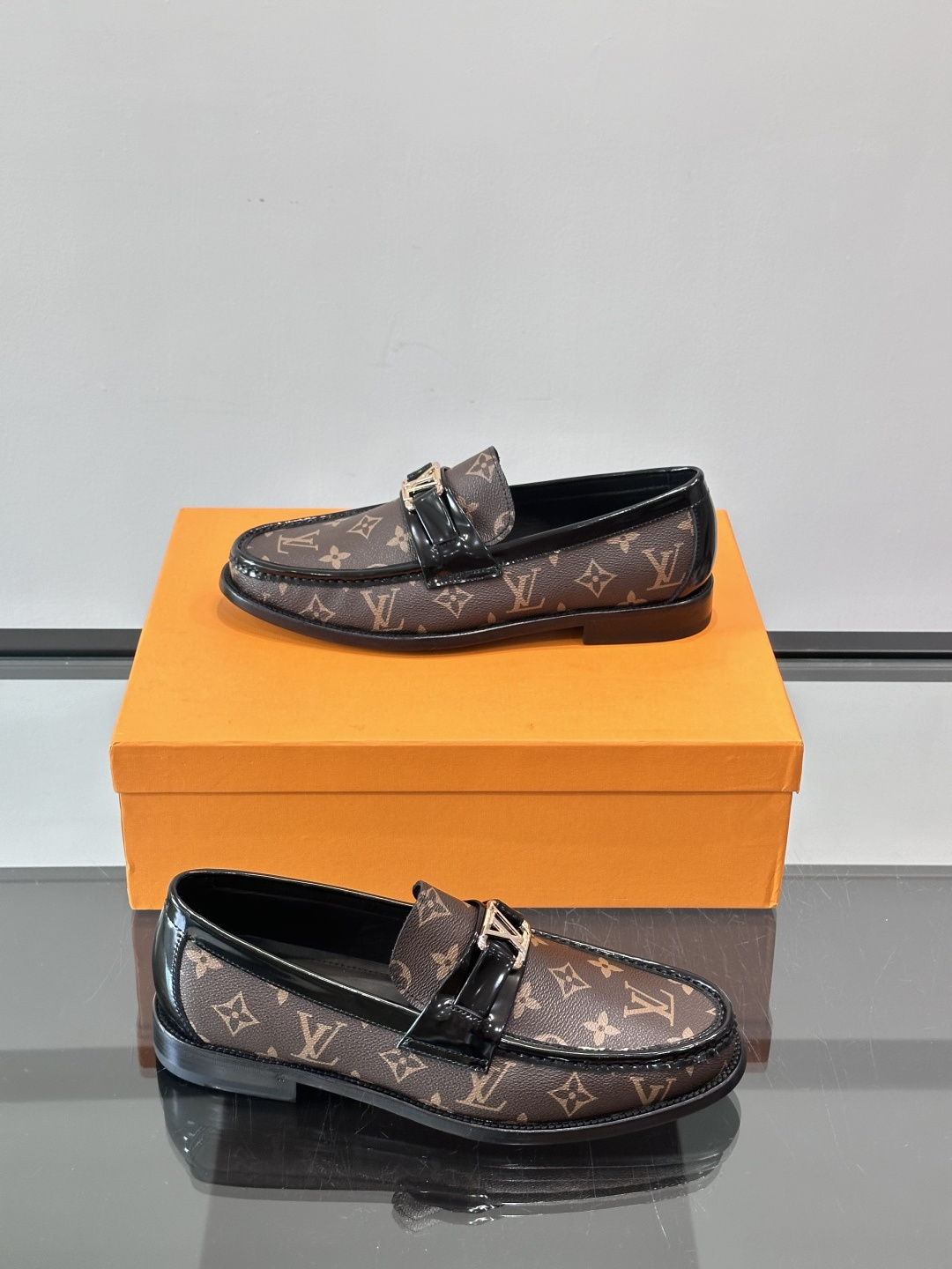 ◾️▫️L.v~高端男士正装休闲皮鞋，经典款，高端大气，进口牛皮打造，小牛皮透气内里，真皮大底，顶级品质