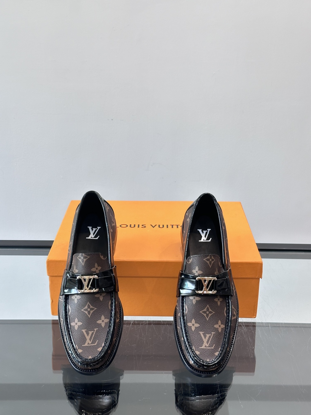 ◾️▫️L.v~高端男士正装休闲皮鞋，经典款，高端大气，进口牛皮打造，小牛皮透气内里，真皮大底，顶级品质