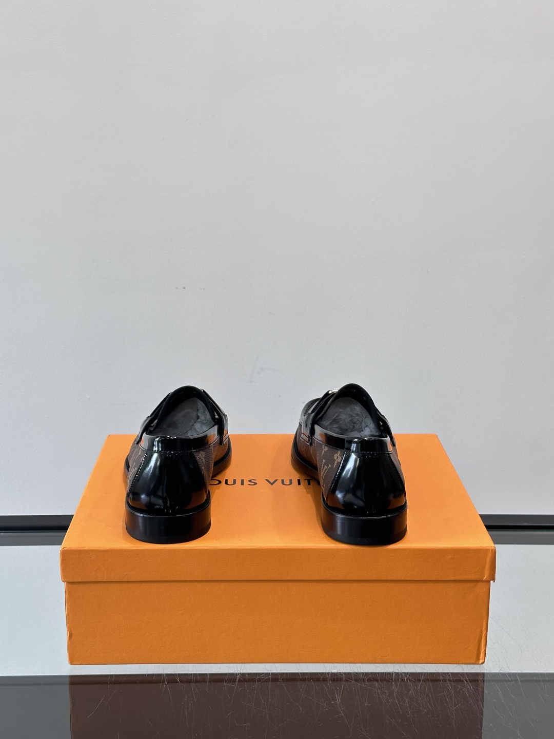 ◾️▫️L.v~高端男士正装休闲皮鞋，经典款，高端大气，进口牛皮打造，小牛皮透气内里，真皮大底，顶级品质