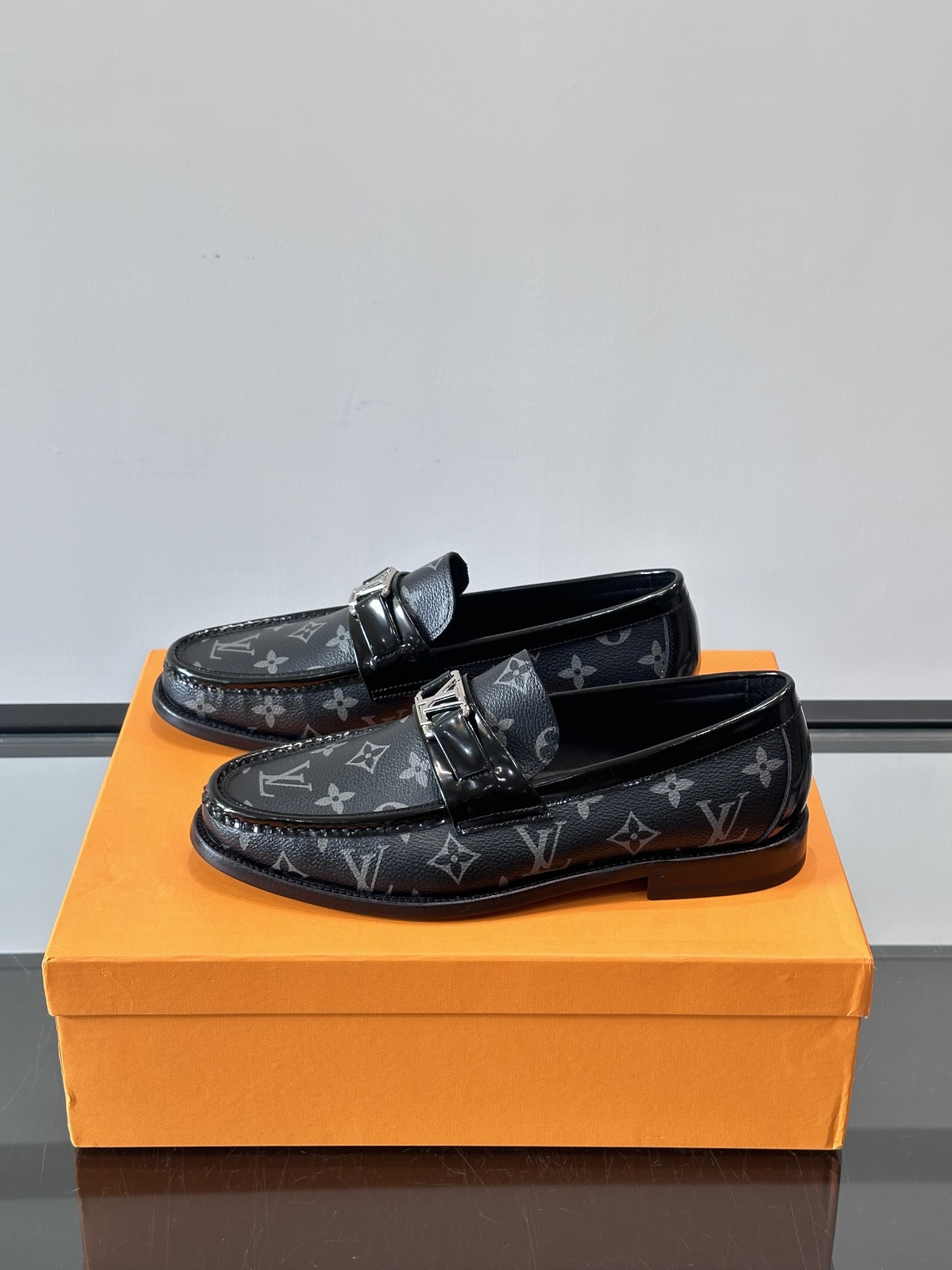 ◾️▫️L.v~高端男士正装休闲皮鞋，经典款，高端大气，进口牛皮打造，小牛皮透气内里，真皮大底，顶级品质