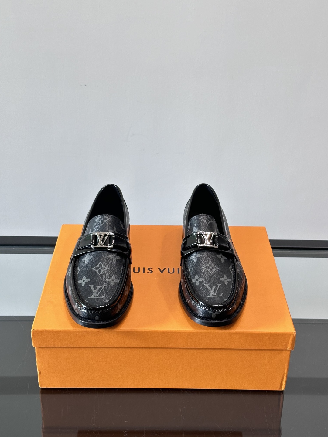 ◾️▫️L.v~高端男士正装休闲皮鞋，经典款，高端大气，进口牛皮打造，小牛皮透气内里，真皮大底，顶级品质