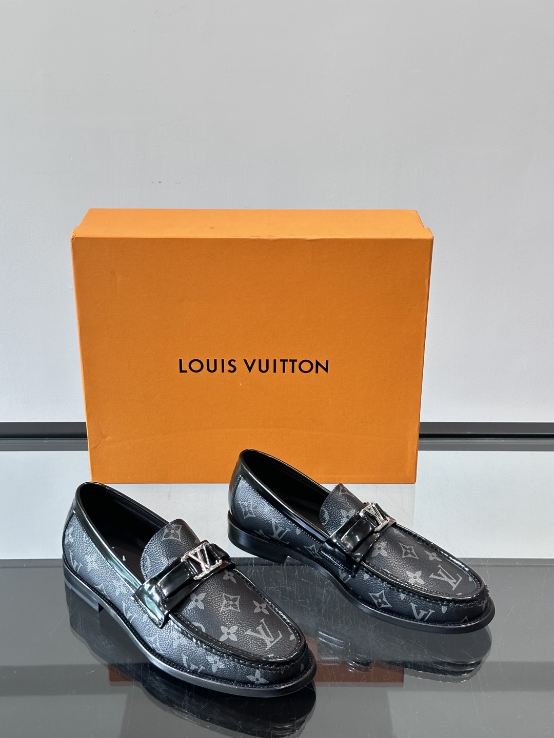 ◾️▫️L.v~高端男士正装休闲皮鞋，经典款，高端大气，进口牛皮打造，小牛皮透气内里，真皮大底，顶级品质