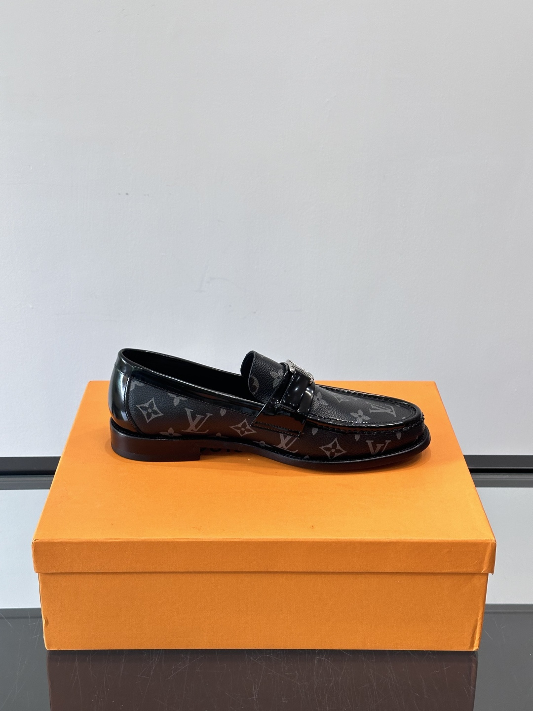 ◾️▫️L.v~高端男士正装休闲皮鞋，经典款，高端大气，进口牛皮打造，小牛皮透气内里，真皮大底，顶级品质