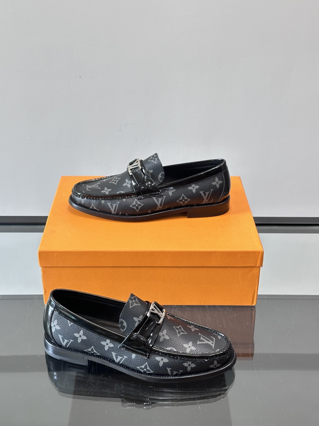 ◾️▫️L.v~高端男士正装休闲皮鞋，经典款，高端大气，进口牛皮打造，小牛皮透气内里，真皮大底，顶级品质