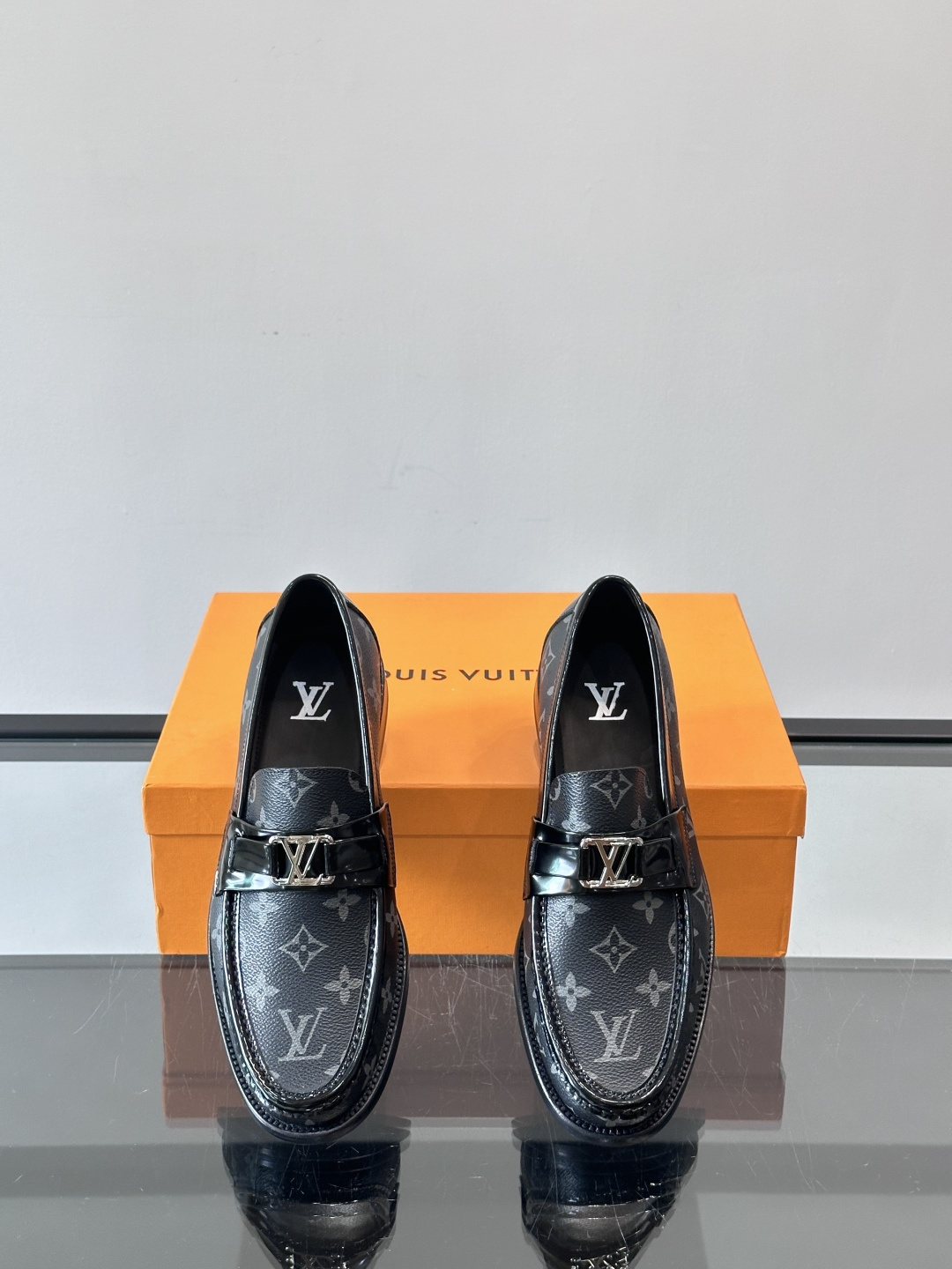 ◾️▫️L.v~高端男士正装休闲皮鞋，经典款，高端大气，进口牛皮打造，小牛皮透气内里，真皮大底，顶级品质