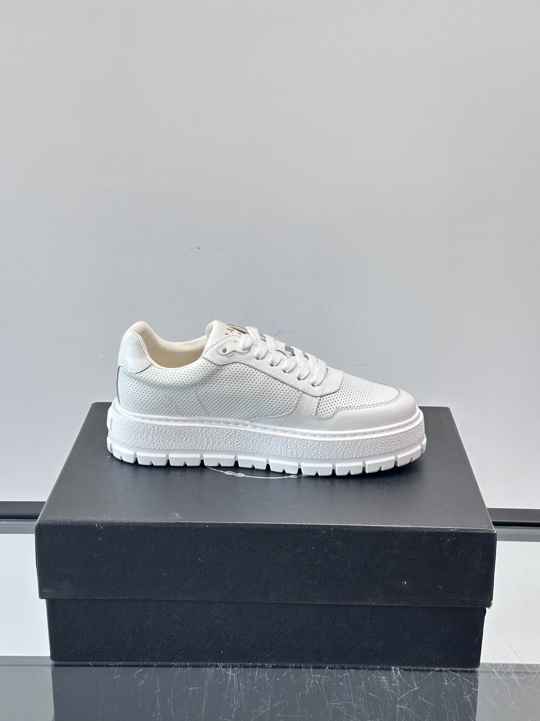 ◾️▫️P 家高品质原单精品男士运动鞋👟，运动鞋融优雅的创意设计以及Pra*系列典型的材质于一身。彰显品