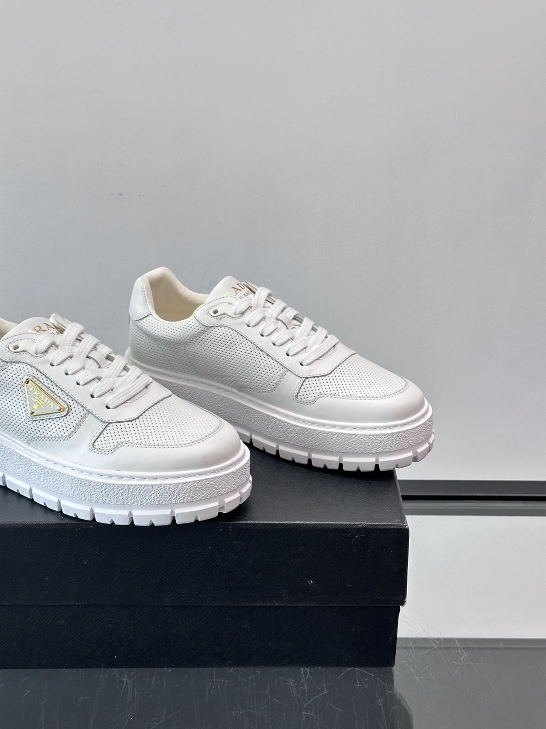 ◾️▫️P 家高品质原单精品男士运动鞋👟，运动鞋融优雅的创意设计以及Pra*系列典型的材质于一身。彰显品