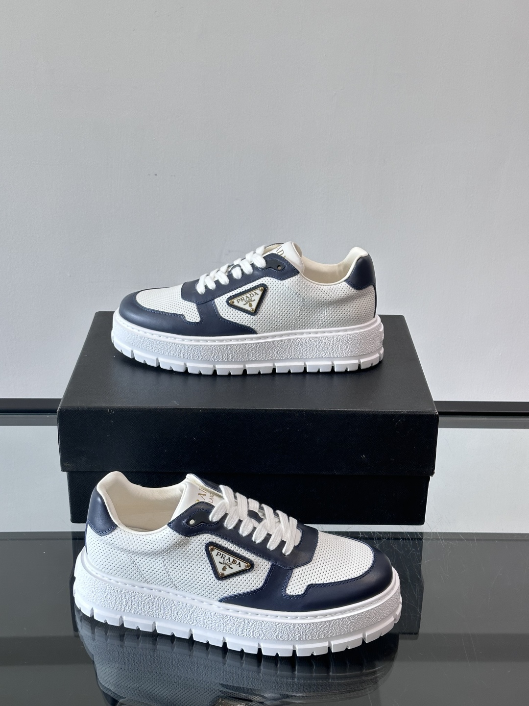 ◾️▫️P 家高品质原单精品男士运动鞋👟，运动鞋融优雅的创意设计以及Pra*系列典型的材质于一身。彰显品