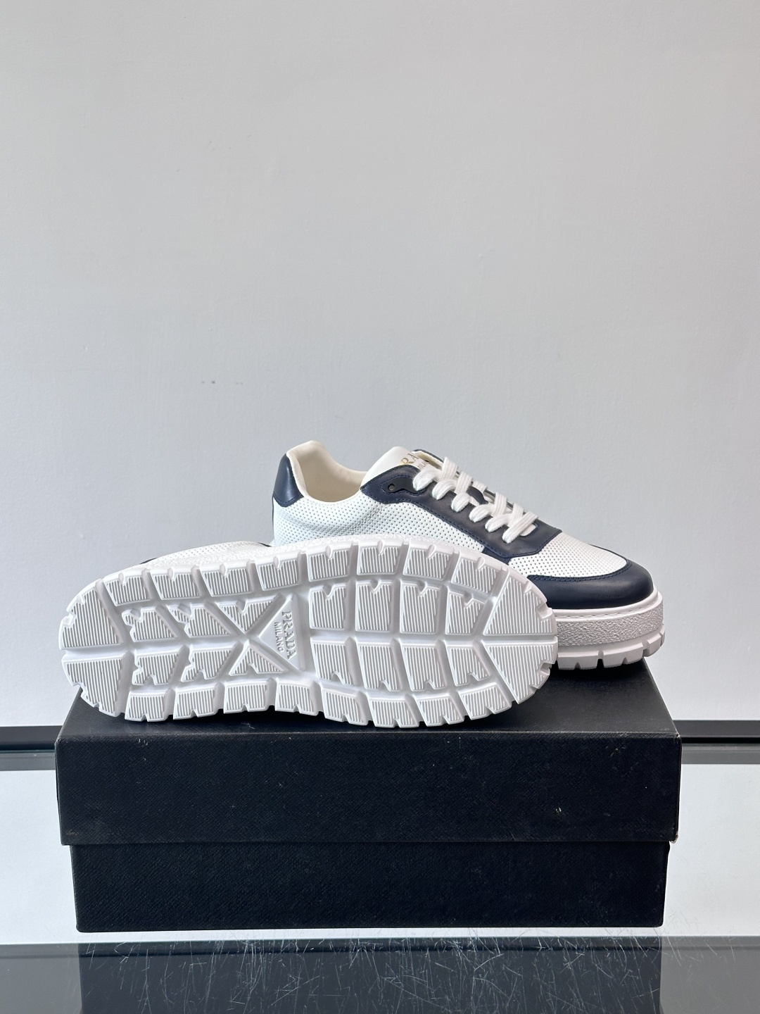 ◾️▫️P 家高品质原单精品男士运动鞋👟，运动鞋融优雅的创意设计以及Pra*系列典型的材质于一身。彰显品