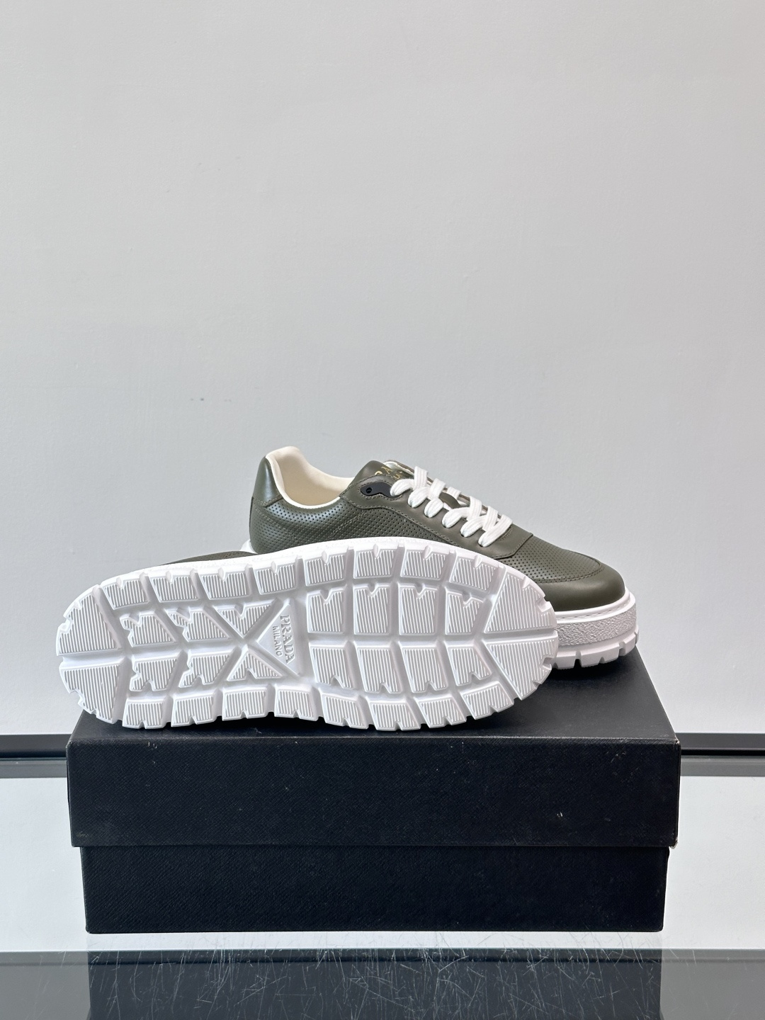 ◾️▫️P 家高品质原单精品男士运动鞋👟，运动鞋融优雅的创意设计以及Pra*系列典型的材质于一身。彰显品