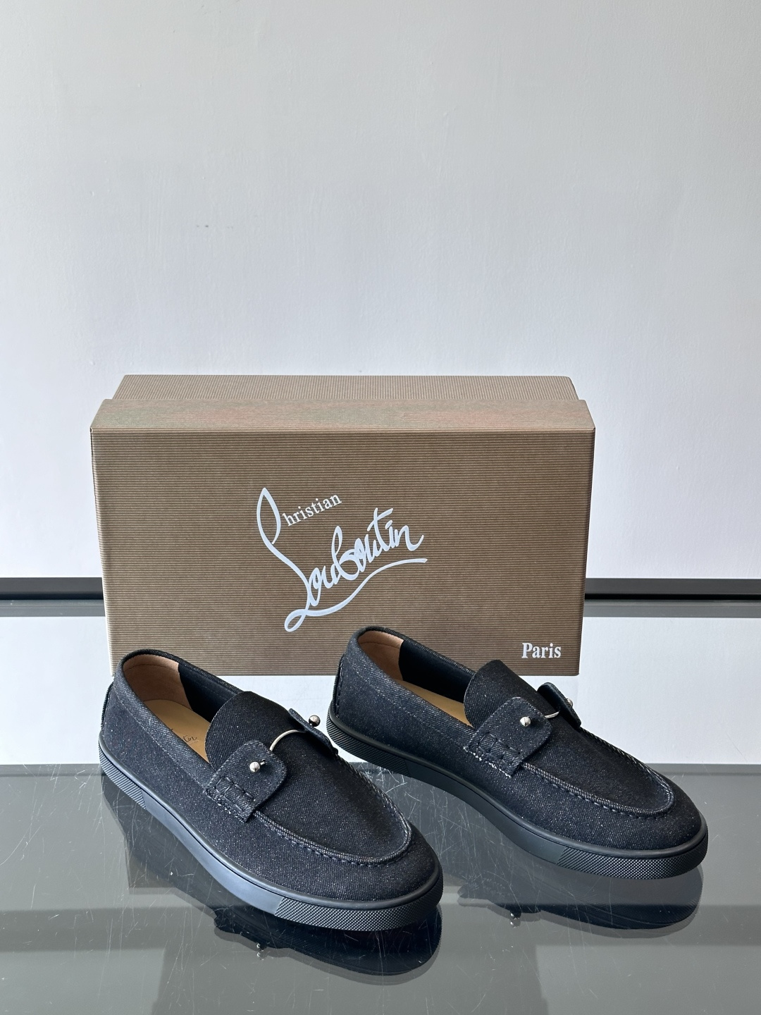 CL 休闲鞋一脚蹬 男士老钱风休闲鞋Christian Louboutin 休闲鞋👟！这双老钱风一脚蹬 