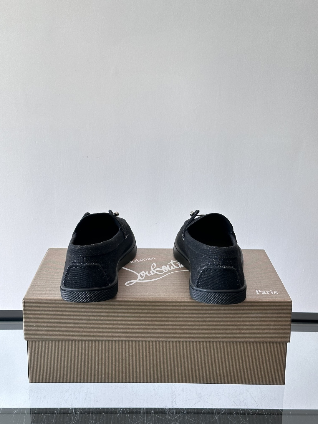 CL 休闲鞋一脚蹬 男士老钱风休闲鞋Christian Louboutin 休闲鞋👟！这双老钱风一脚蹬 