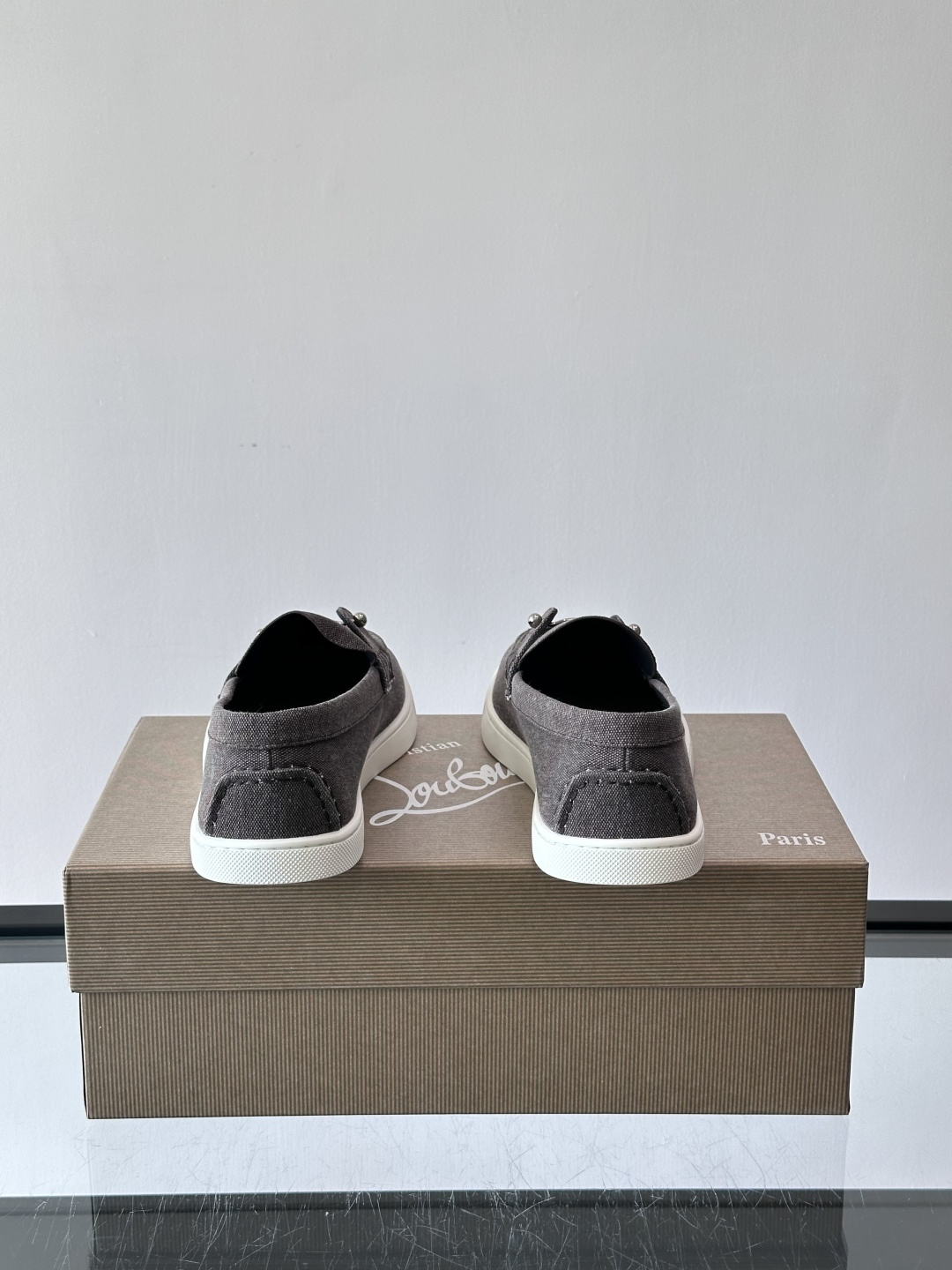 CL 休闲鞋一脚蹬 男士老钱风休闲鞋Christian Louboutin 休闲鞋👟！这双老钱风一脚蹬 