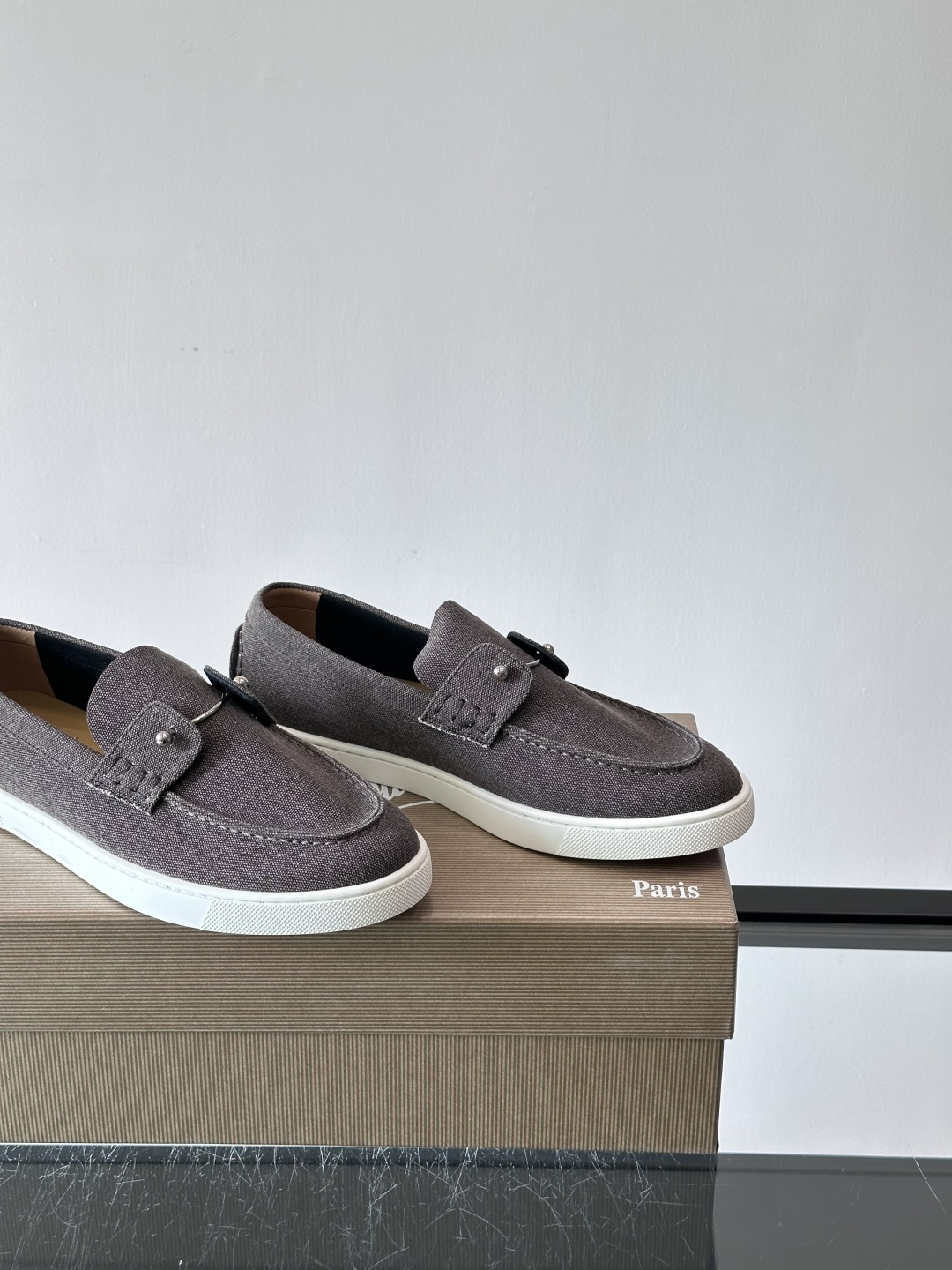 CL 休闲鞋一脚蹬 男士老钱风休闲鞋Christian Louboutin 休闲鞋👟！这双老钱风一脚蹬 