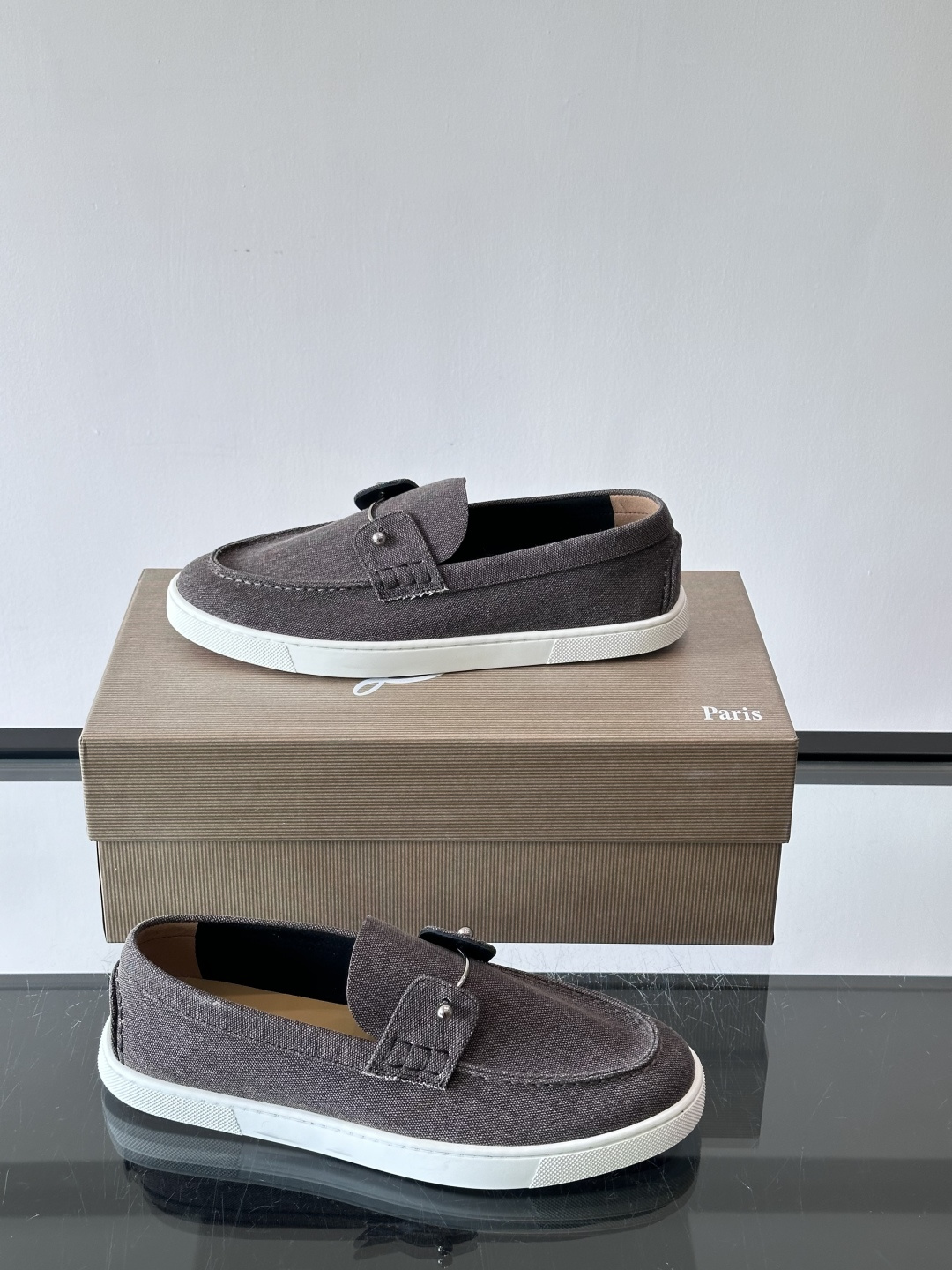 CL 休闲鞋一脚蹬 男士老钱风休闲鞋Christian Louboutin 休闲鞋👟！这双老钱风一脚蹬 