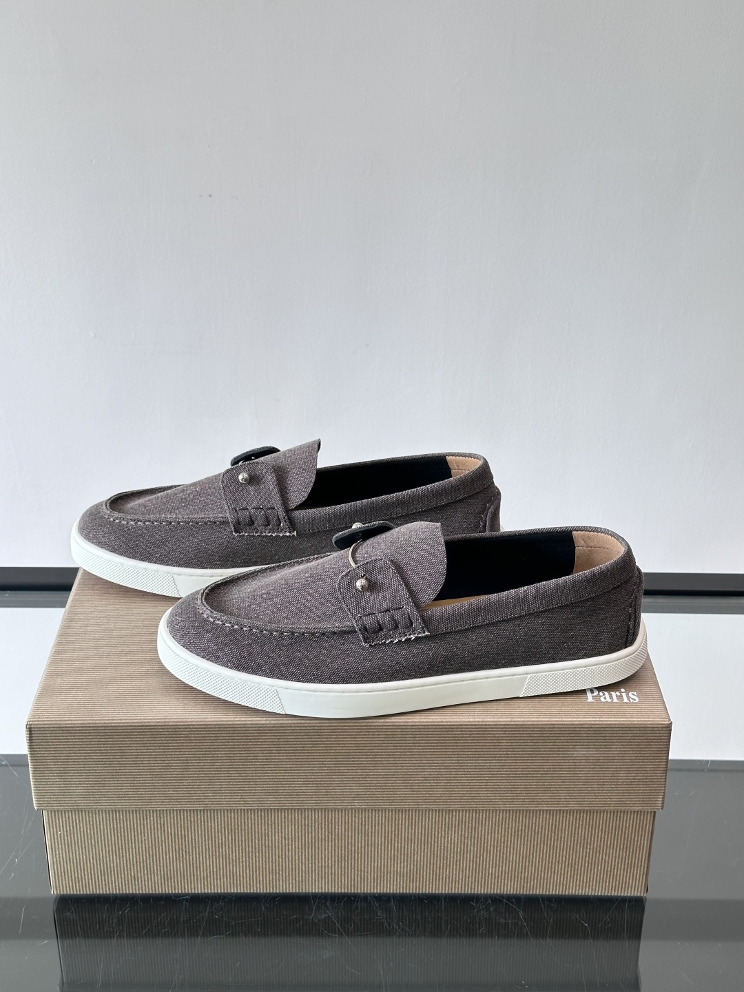 CL 休闲鞋一脚蹬 男士老钱风休闲鞋Christian Louboutin 休闲鞋👟！这双老钱风一脚蹬 